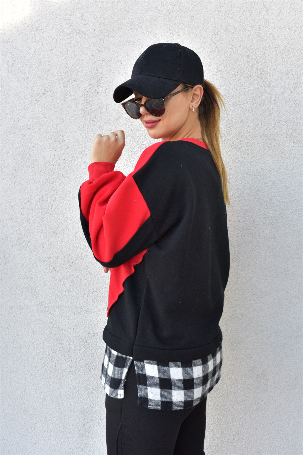 Etiket Detaylı Kırmızı Sweatshirt