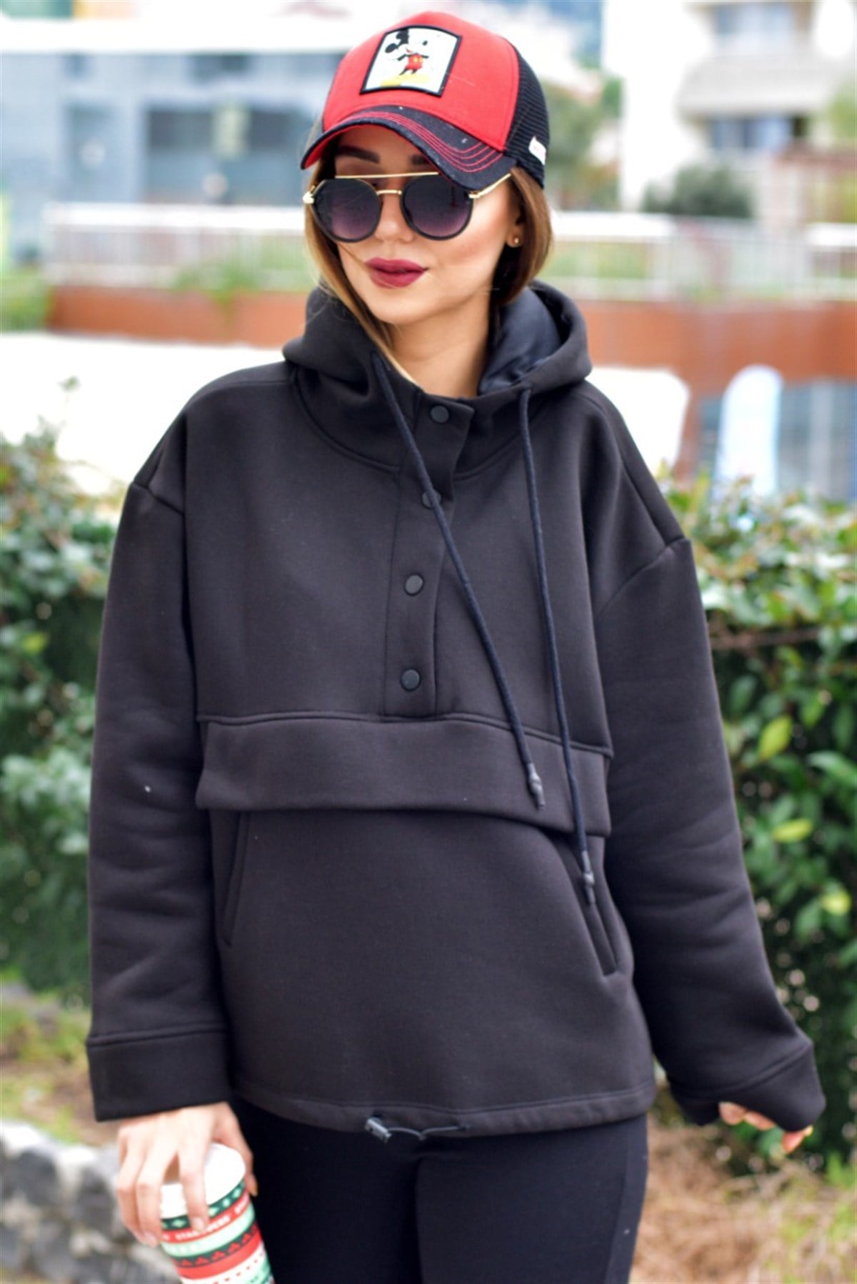 Önden Düğmeli Kapüşonlu Siyah Sweat