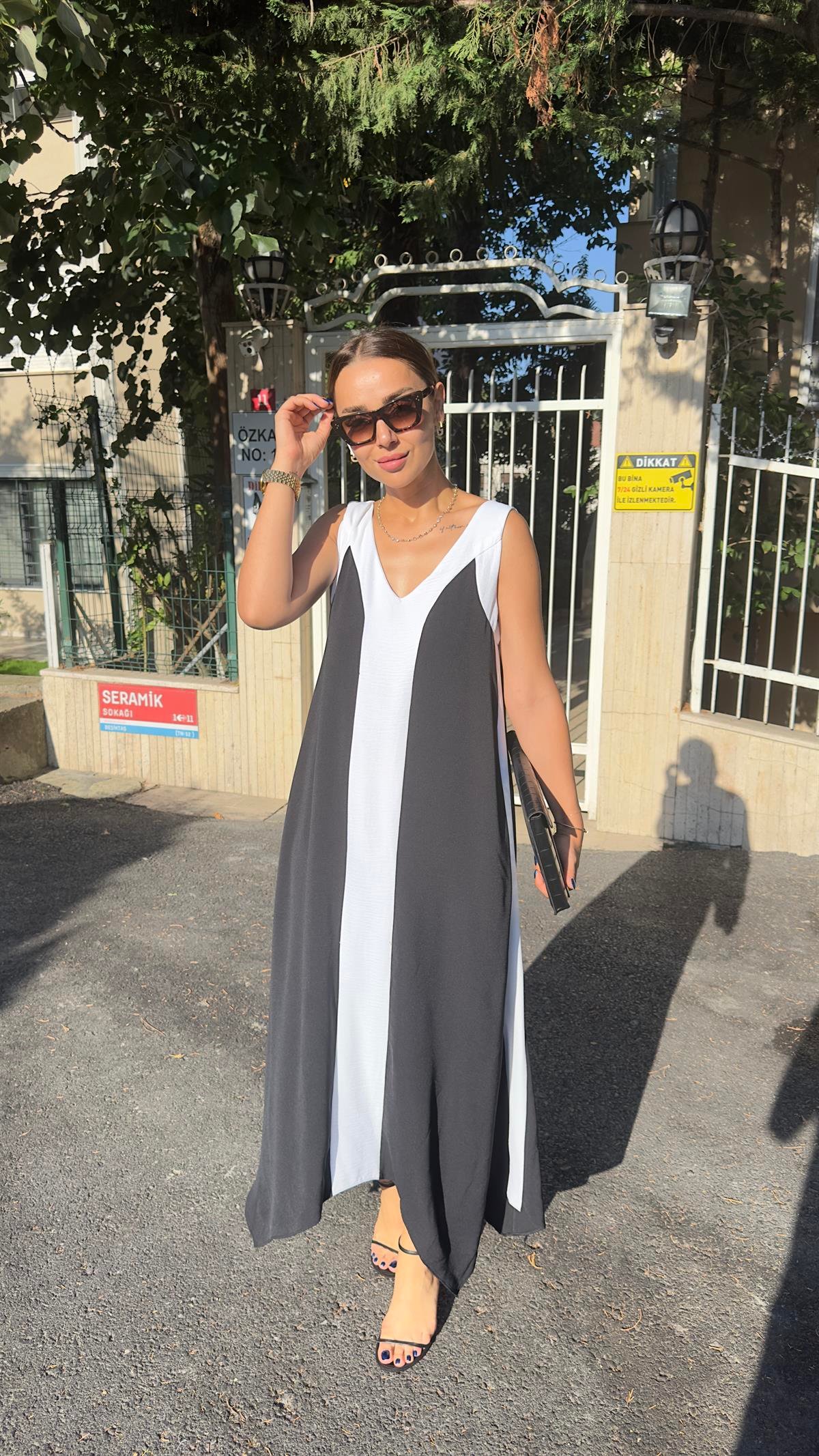 Beyaz Şerit Detaylı Elbise 
