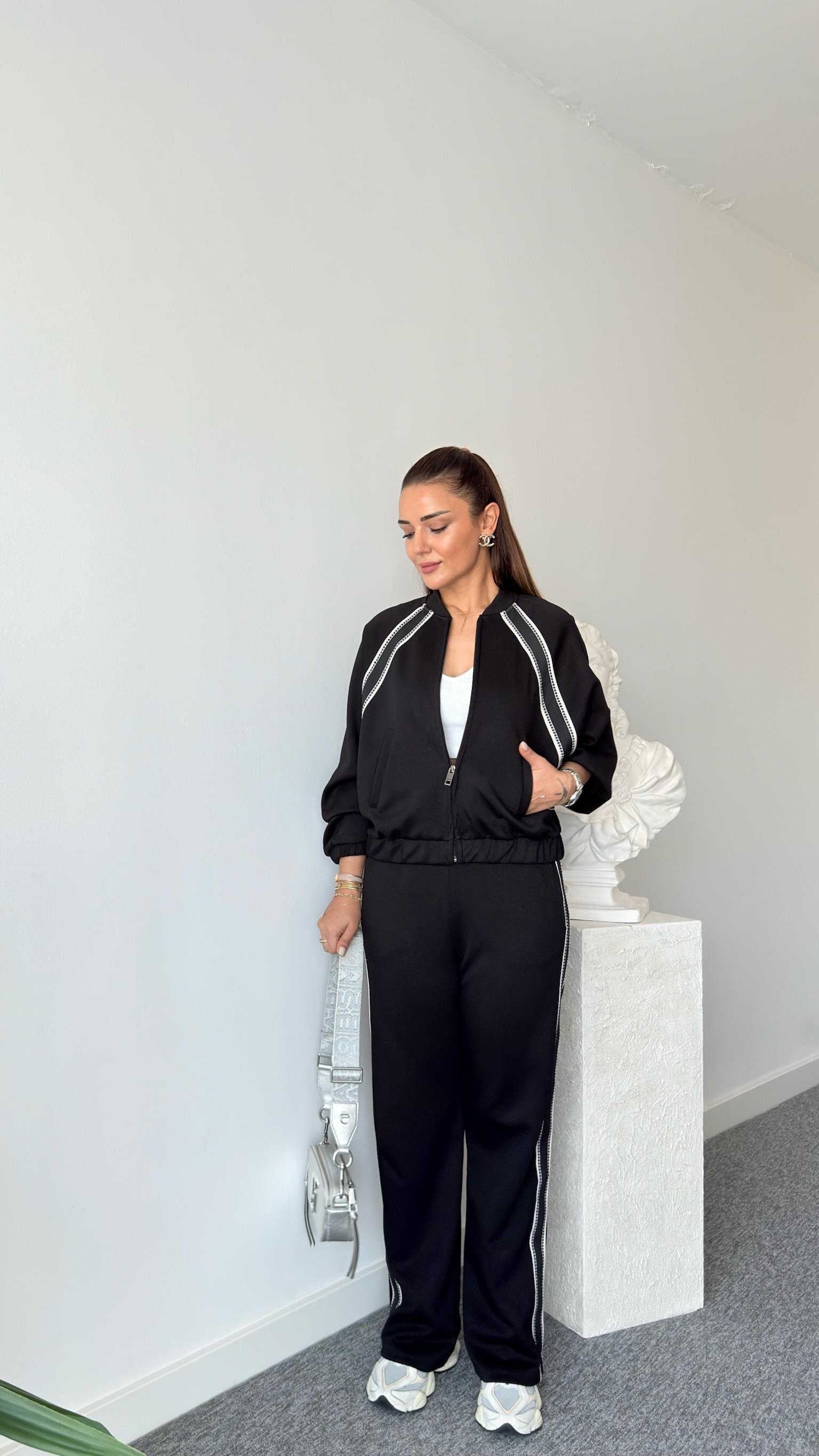 Siyah Oys Model Şerit Detaylı Modal Takım