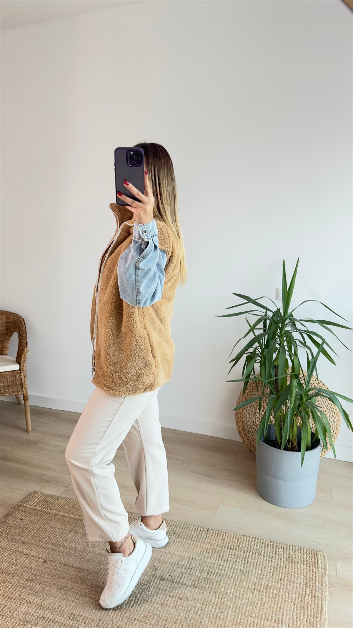 Kolları Kot Detaylı Bej Peluş Mont