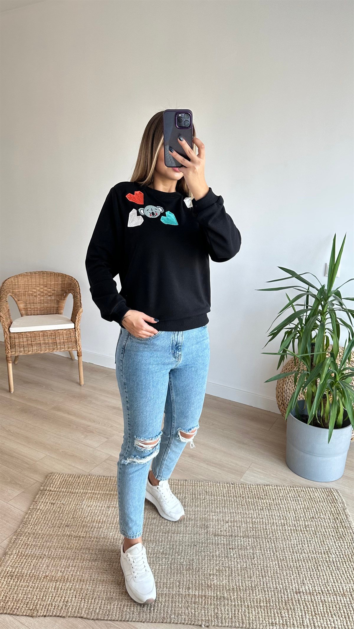 Kalp İşlemeli Siyah Sweatshirt