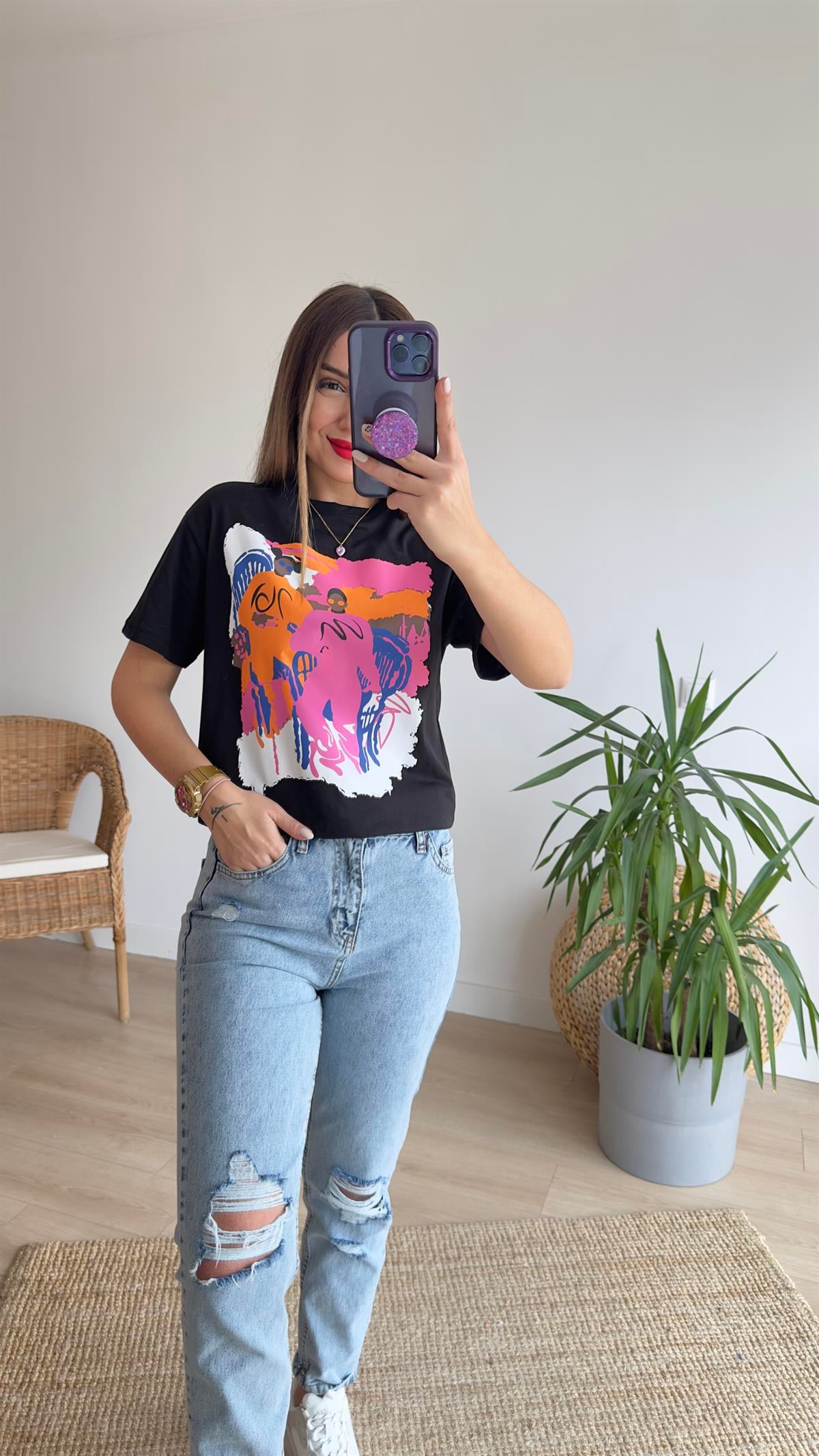 Renkli Kız Baskılı Siyah Tshirt