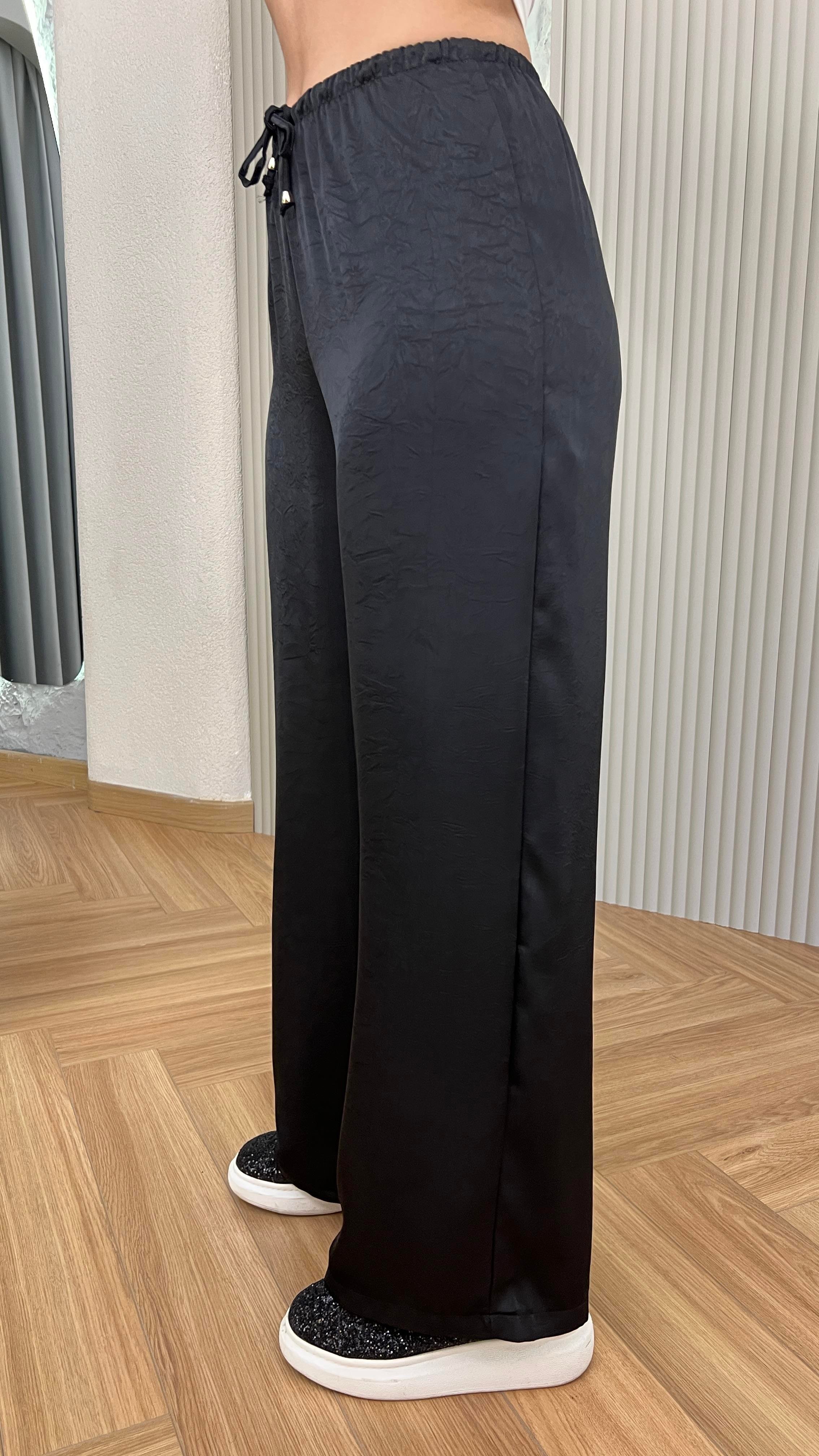 Jakarlı Siyah Bel Lastikli Pantolon