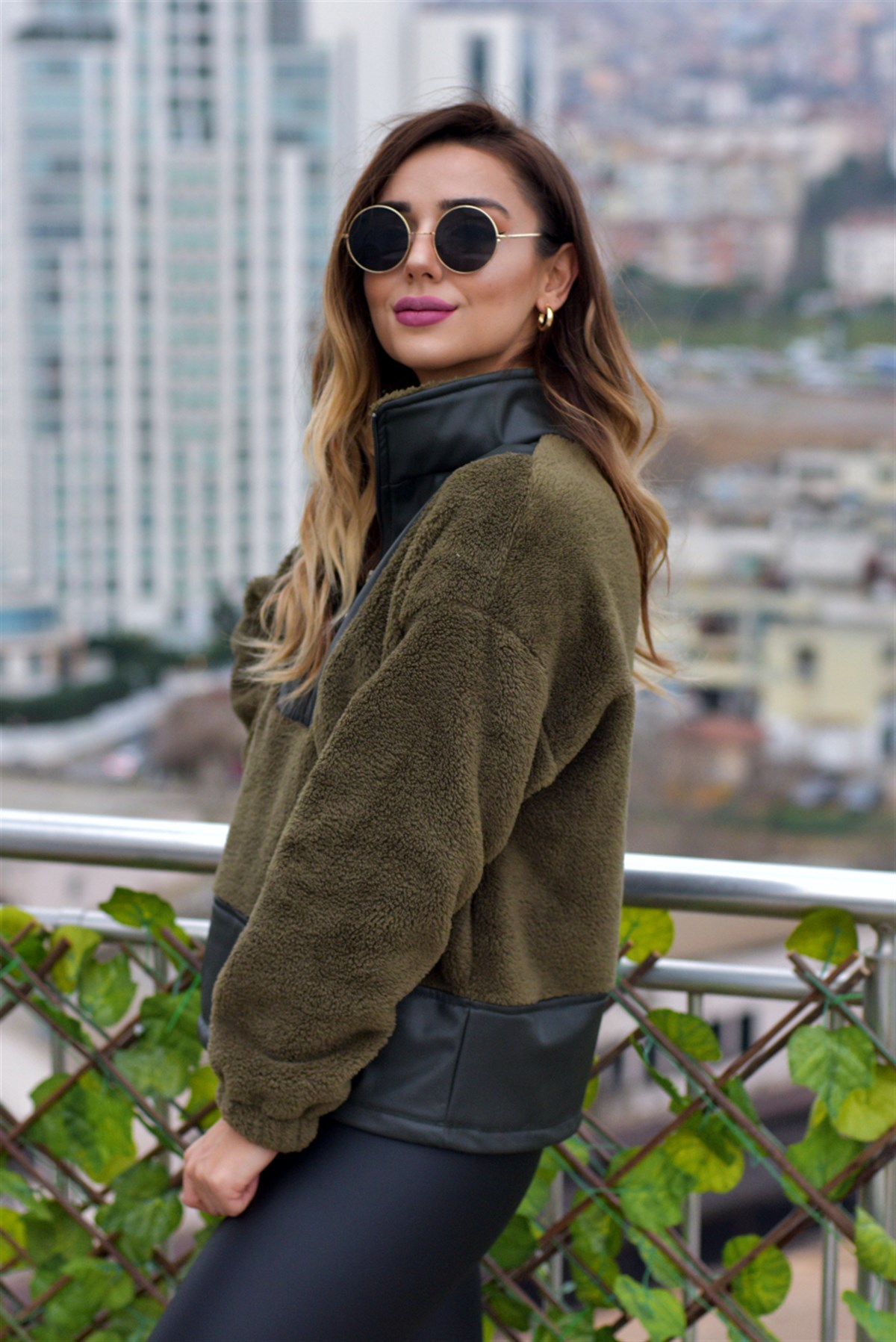 Yarım Fermuarlı Deri Detaylı Peluş Sweat