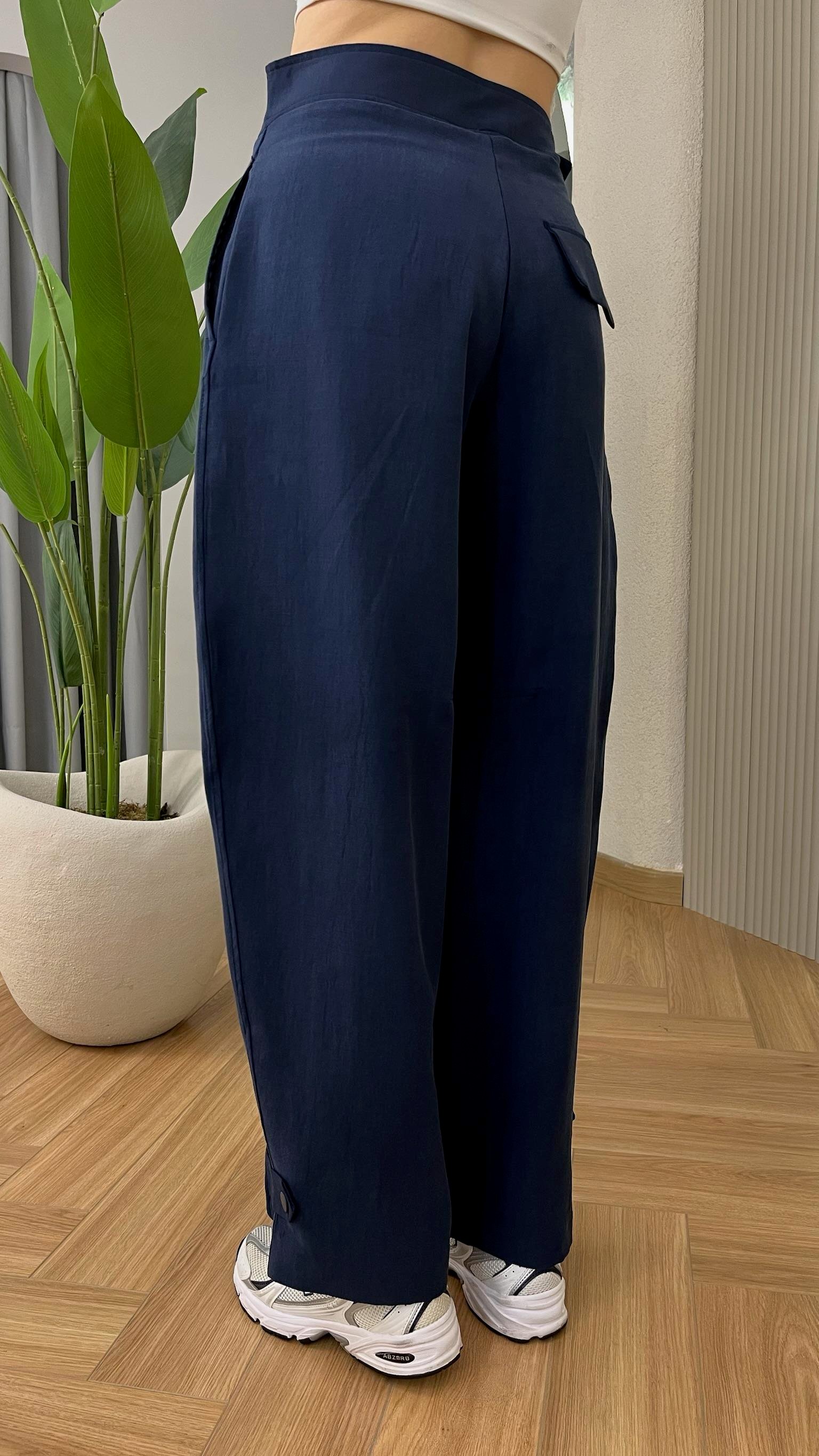 Lacivert Paça Düğme Detaylı Pantolon