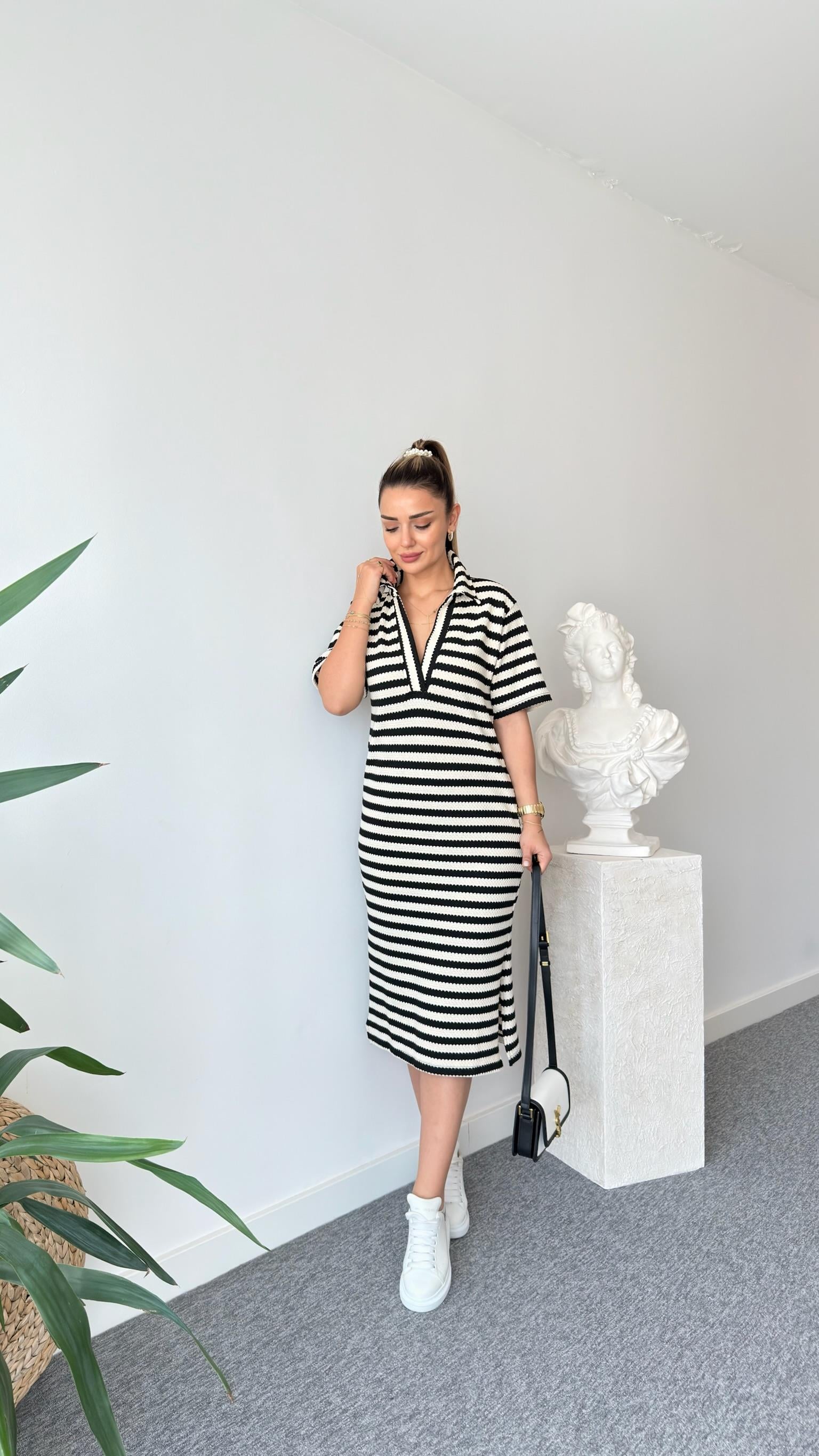 Ekru Siyah Dokulu Polo Yaka Elbise