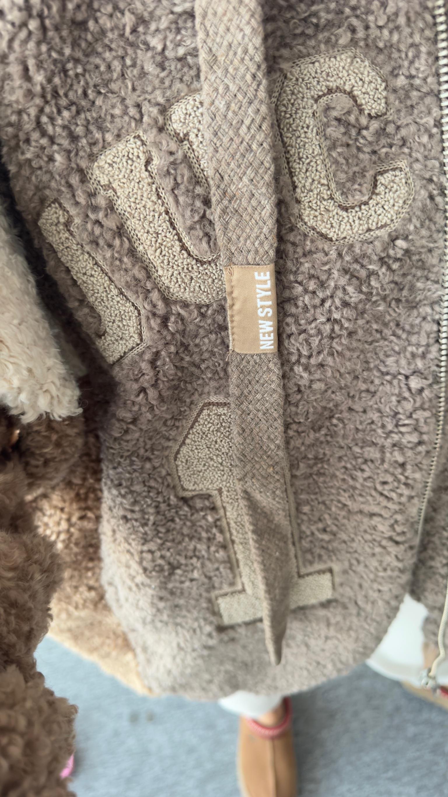 Premıum Yazı Detaylı Kahve Peluş Mont