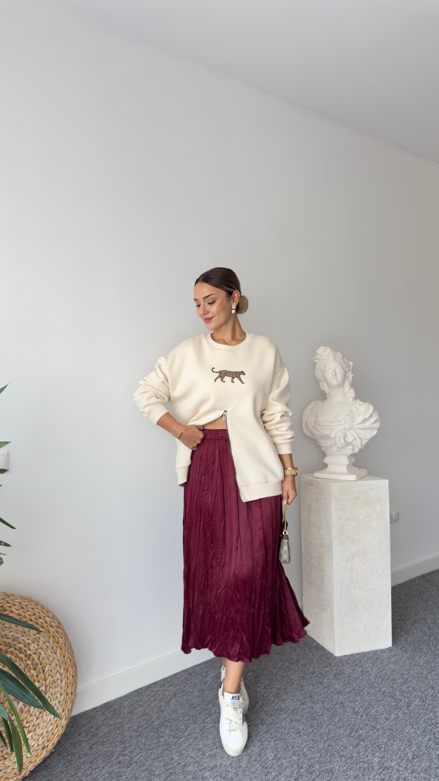 Önü Fermuarlı Kaplan Nakışlı Bej Sweatshirt