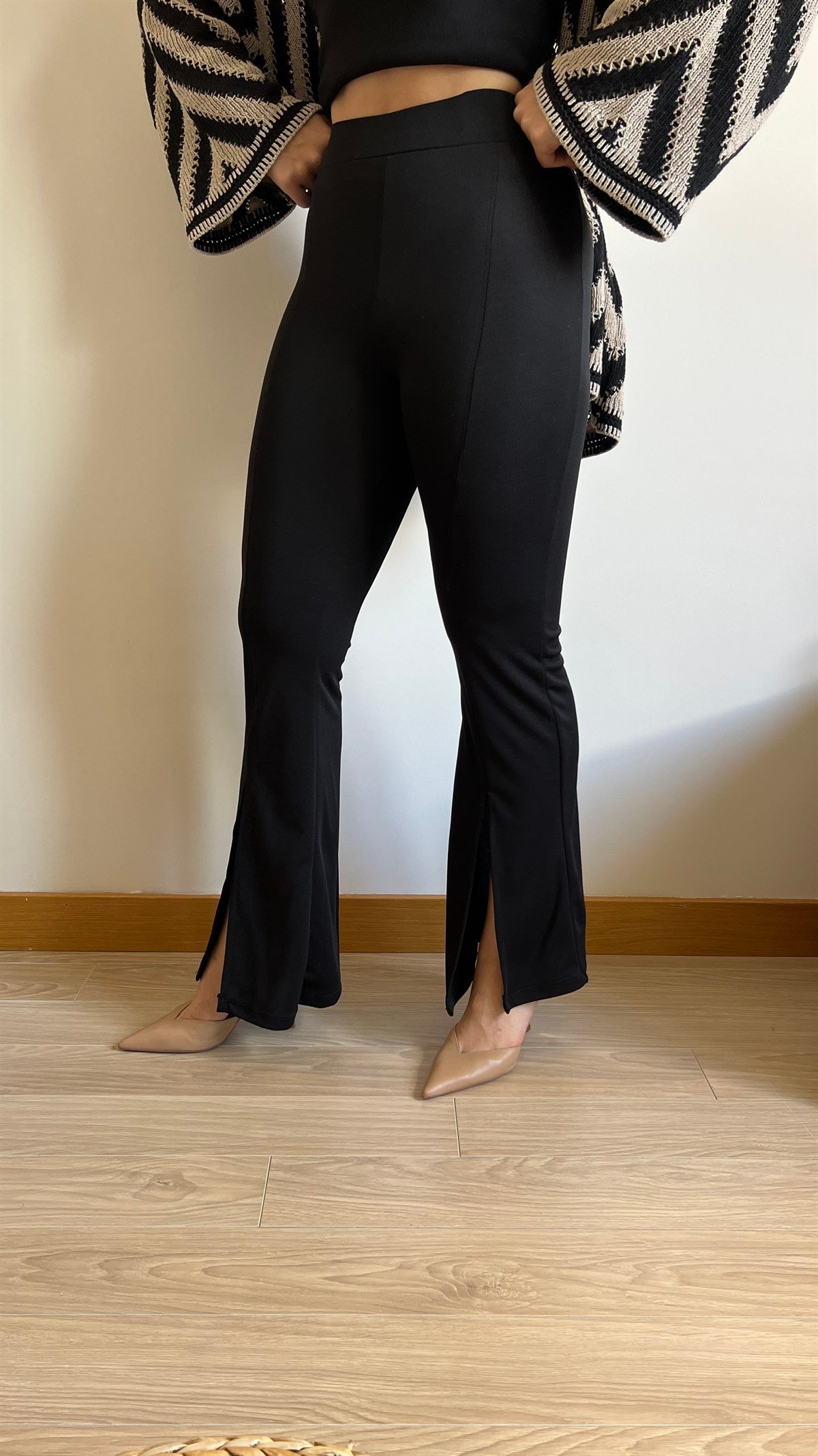 Paça Yırtmaç Detaylı Tayt Pantolon