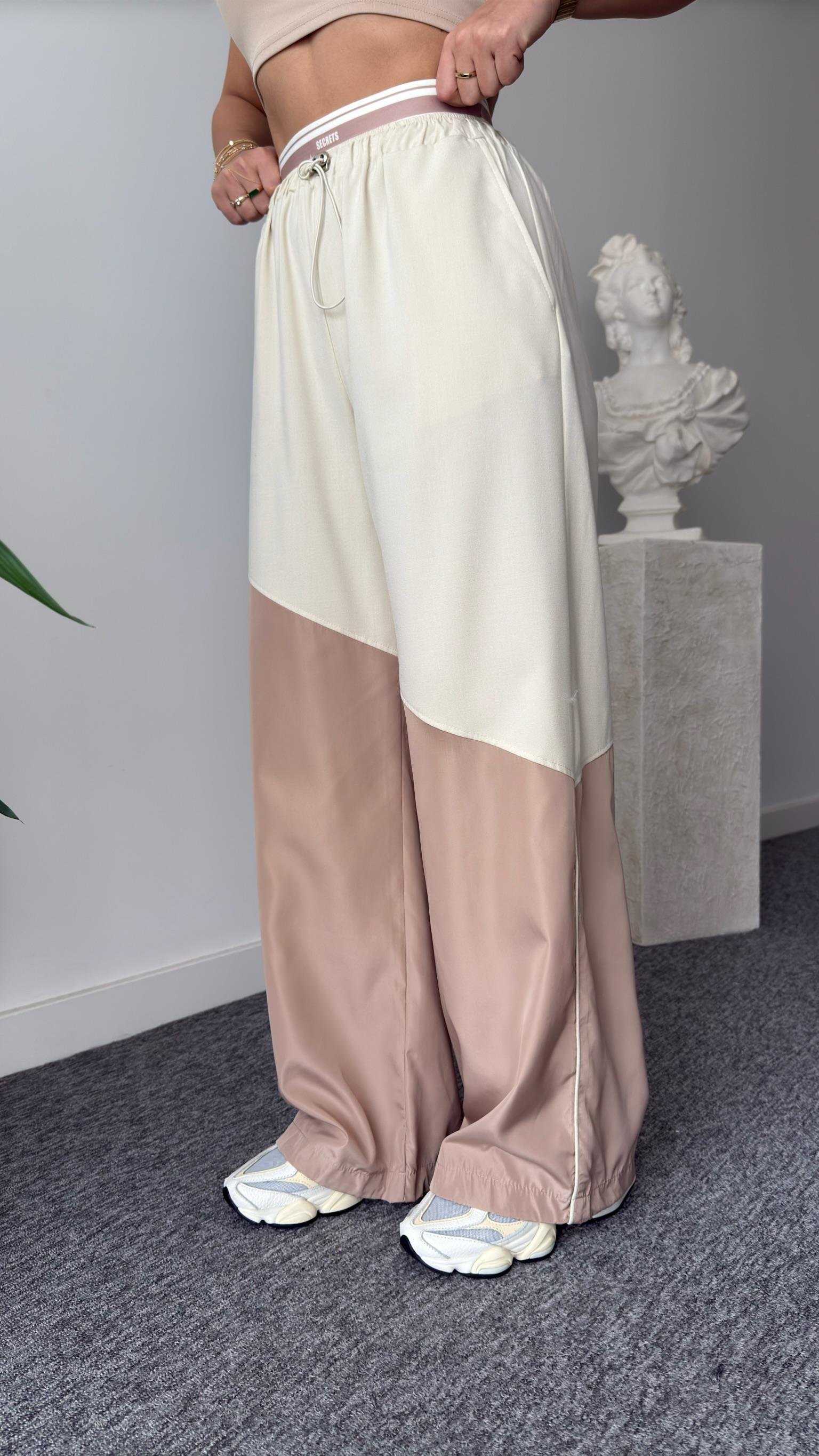 Secret Bel Yazılı Paraşüt Detaylı Pantolon