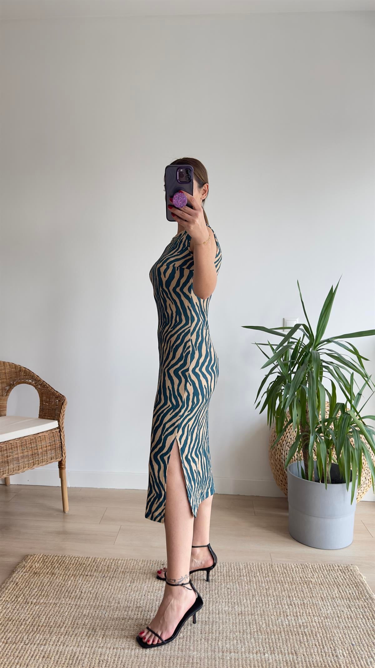 Yeşil Zebra Desen Yırtmaçlı Elbise