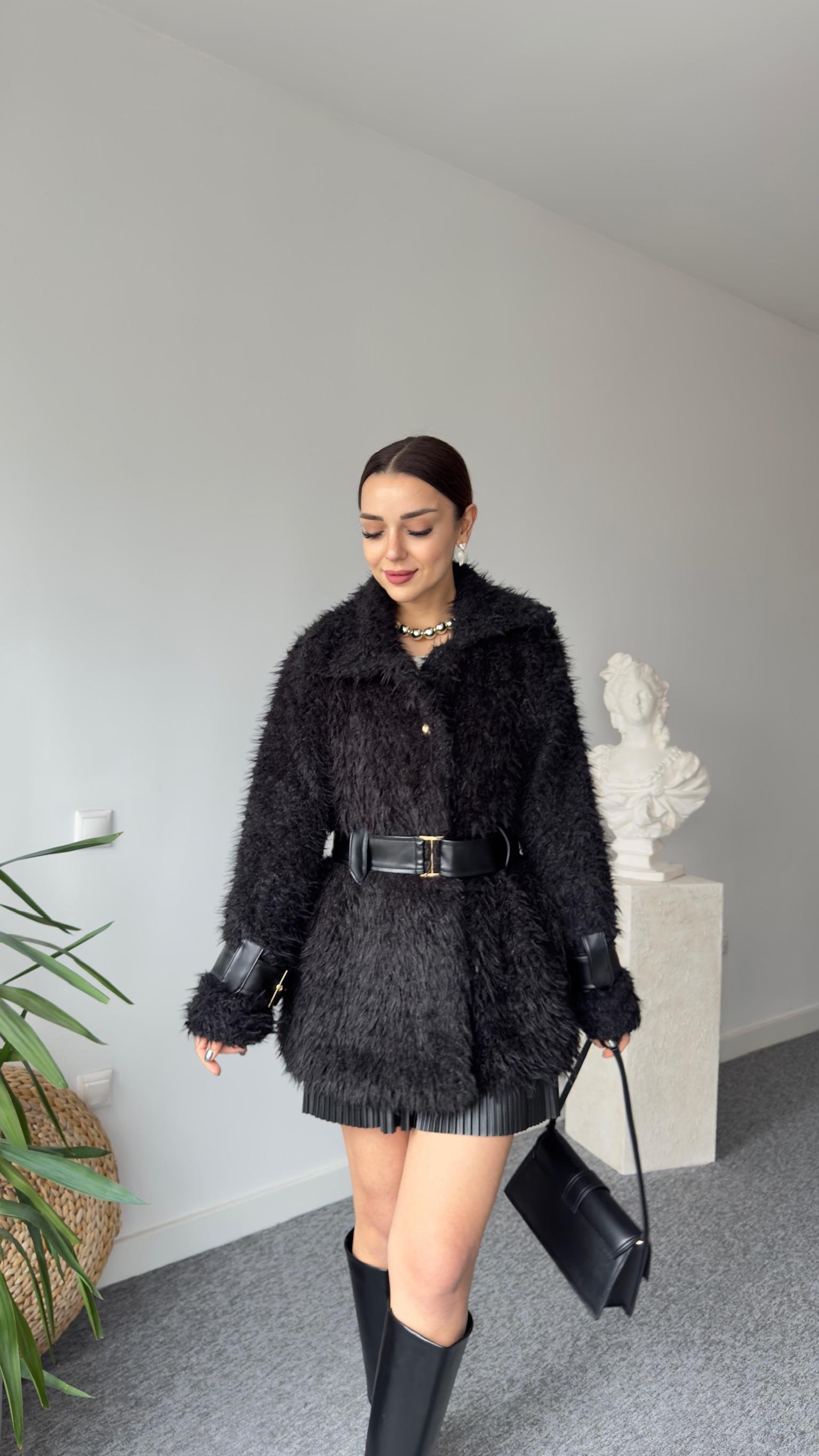 Premıum Deri Detaylı Siyah Peluş Mont (Ön Sipariş Ürünü)