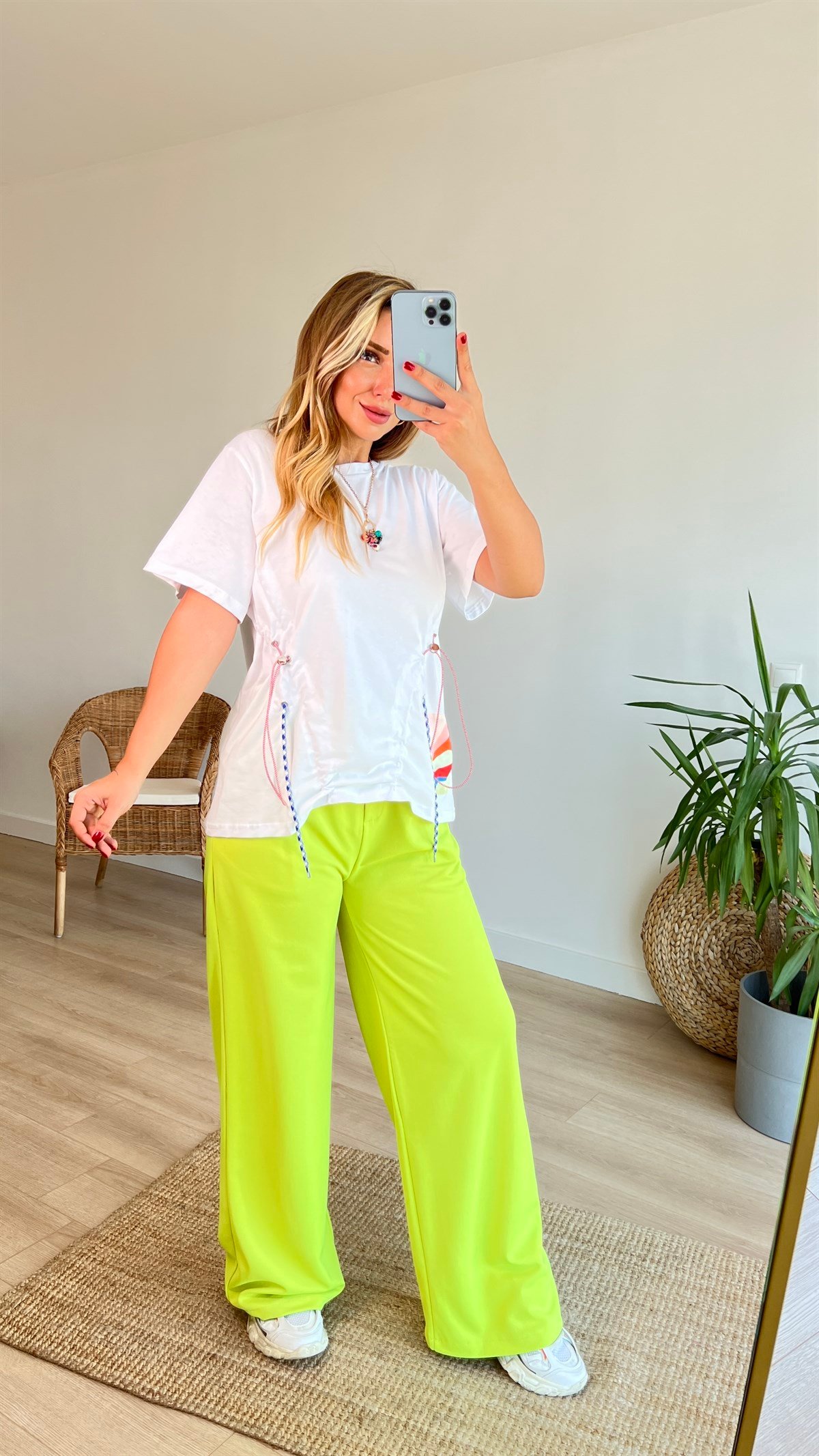 Twist Model Tasarım Beyaz Tshirt