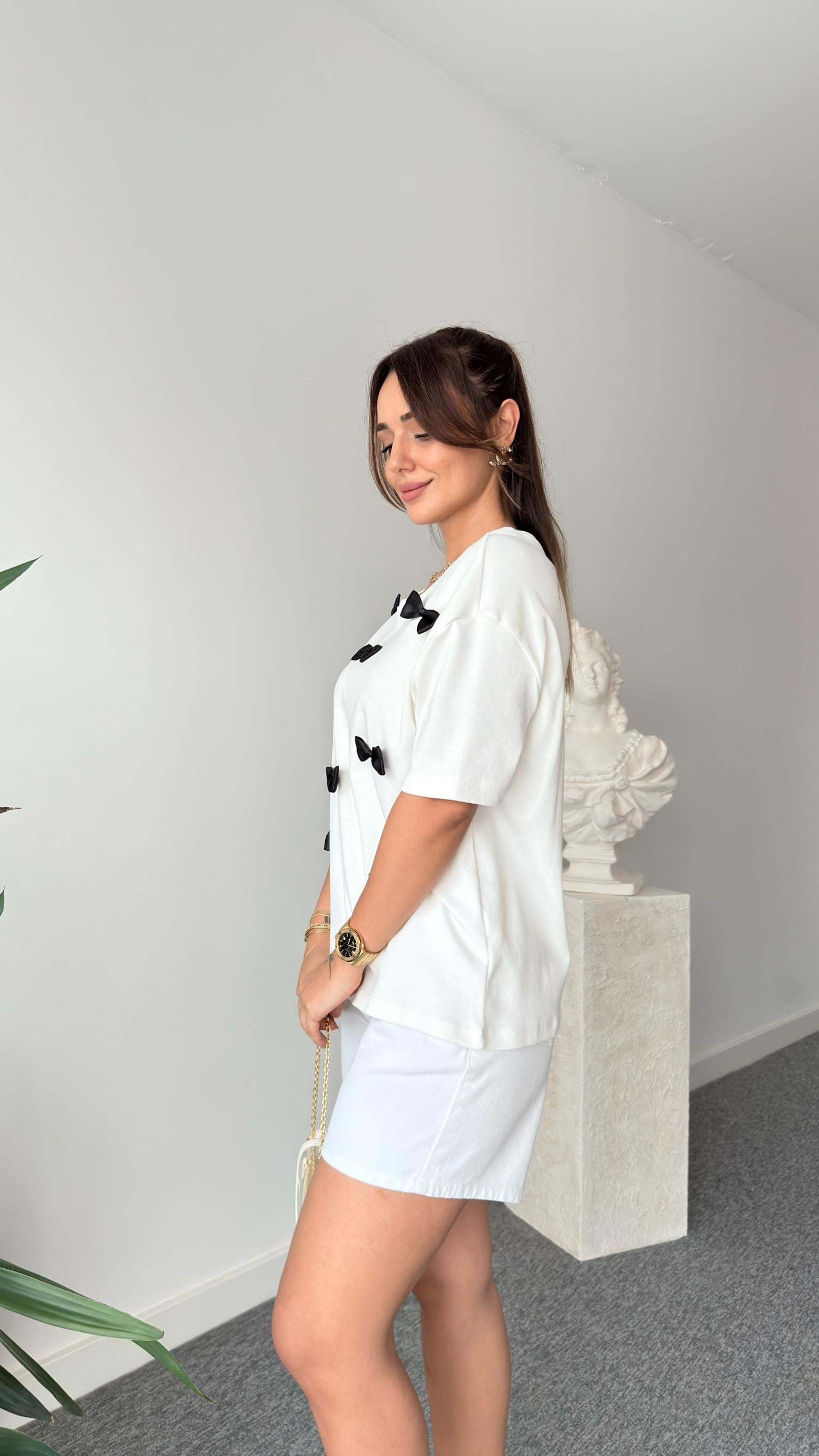 Fiyonk Detaylı Beyaz Tshirt