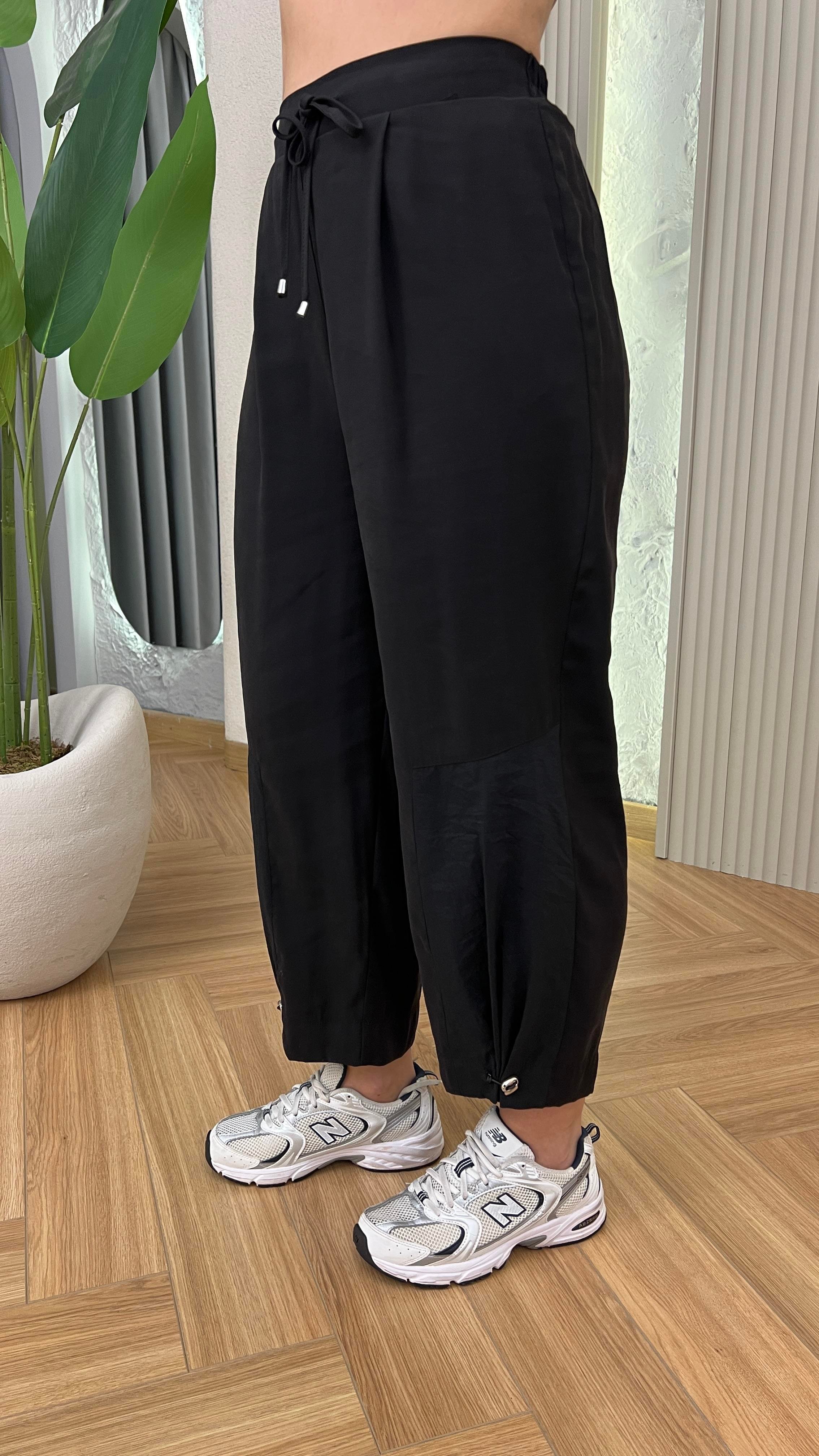 Siyah Resal Paraşüt Detaylı Arkası Lastikli Tensel Pantolon