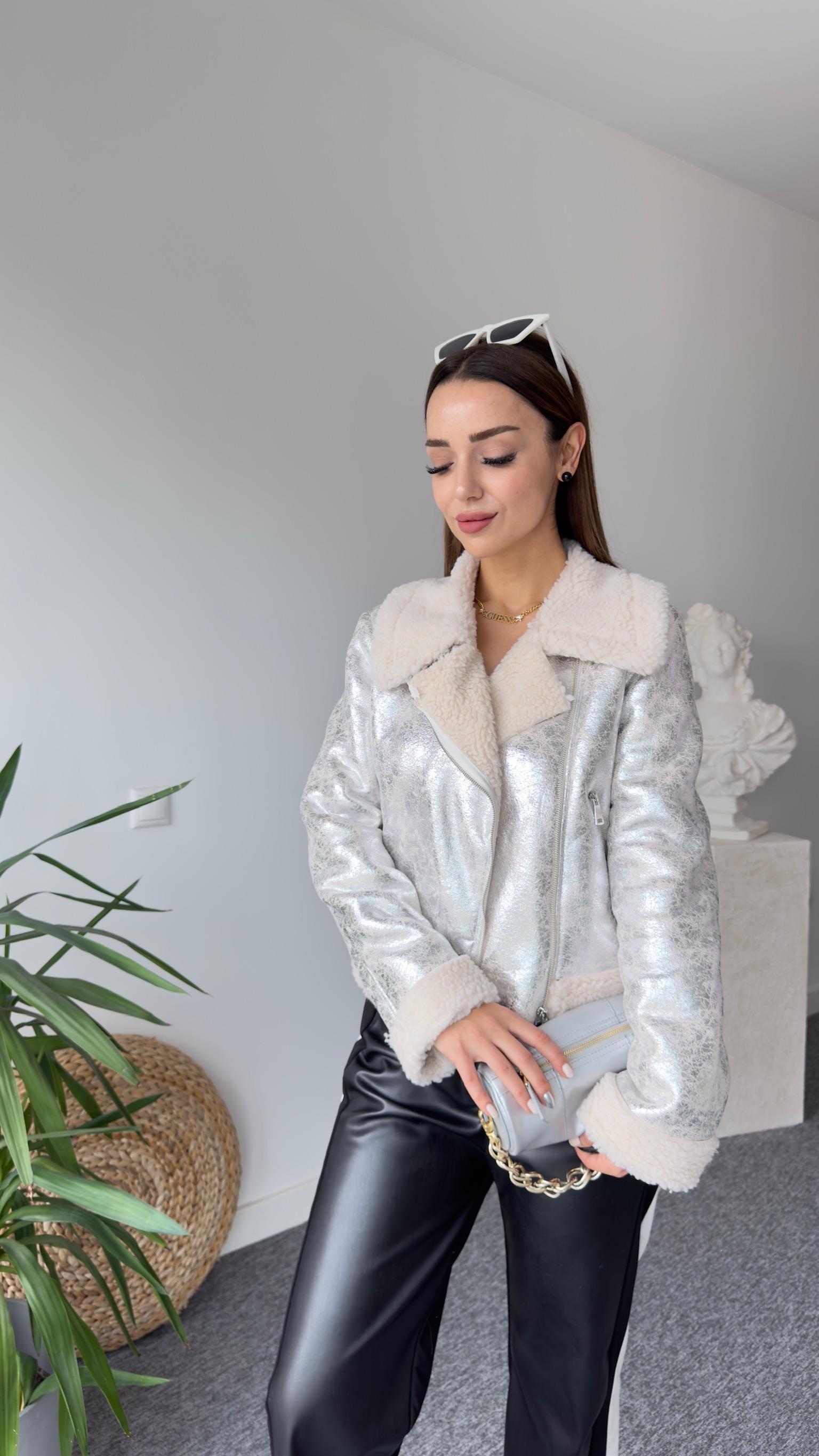 Gümüş Varaklı İçi Kürklü Biker Mont
