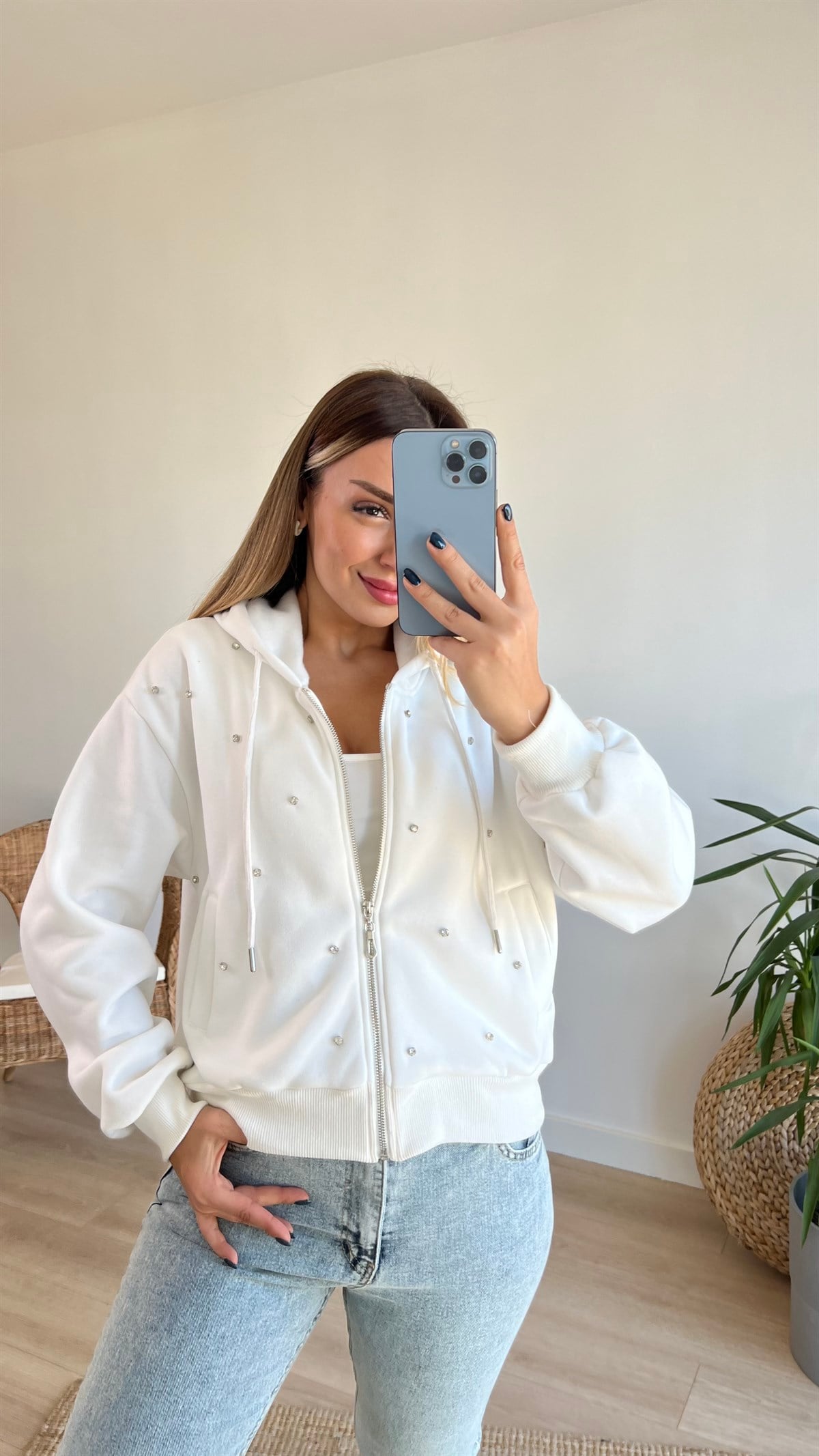 Marka Model Taş Baskılı Beyaz Sweatshirt
