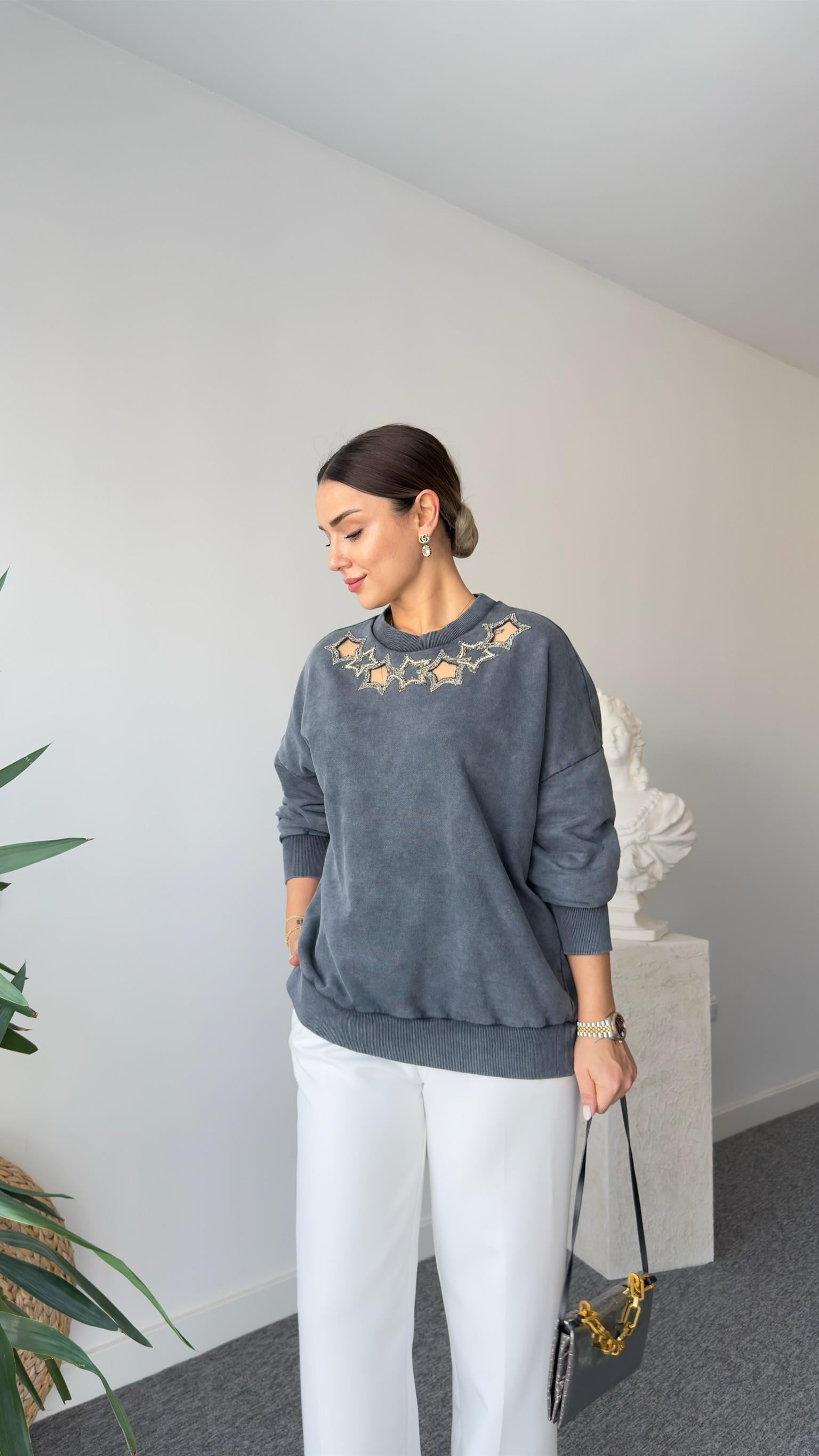 Vitale Yaka Yıldız Detaylı Sweatshirt