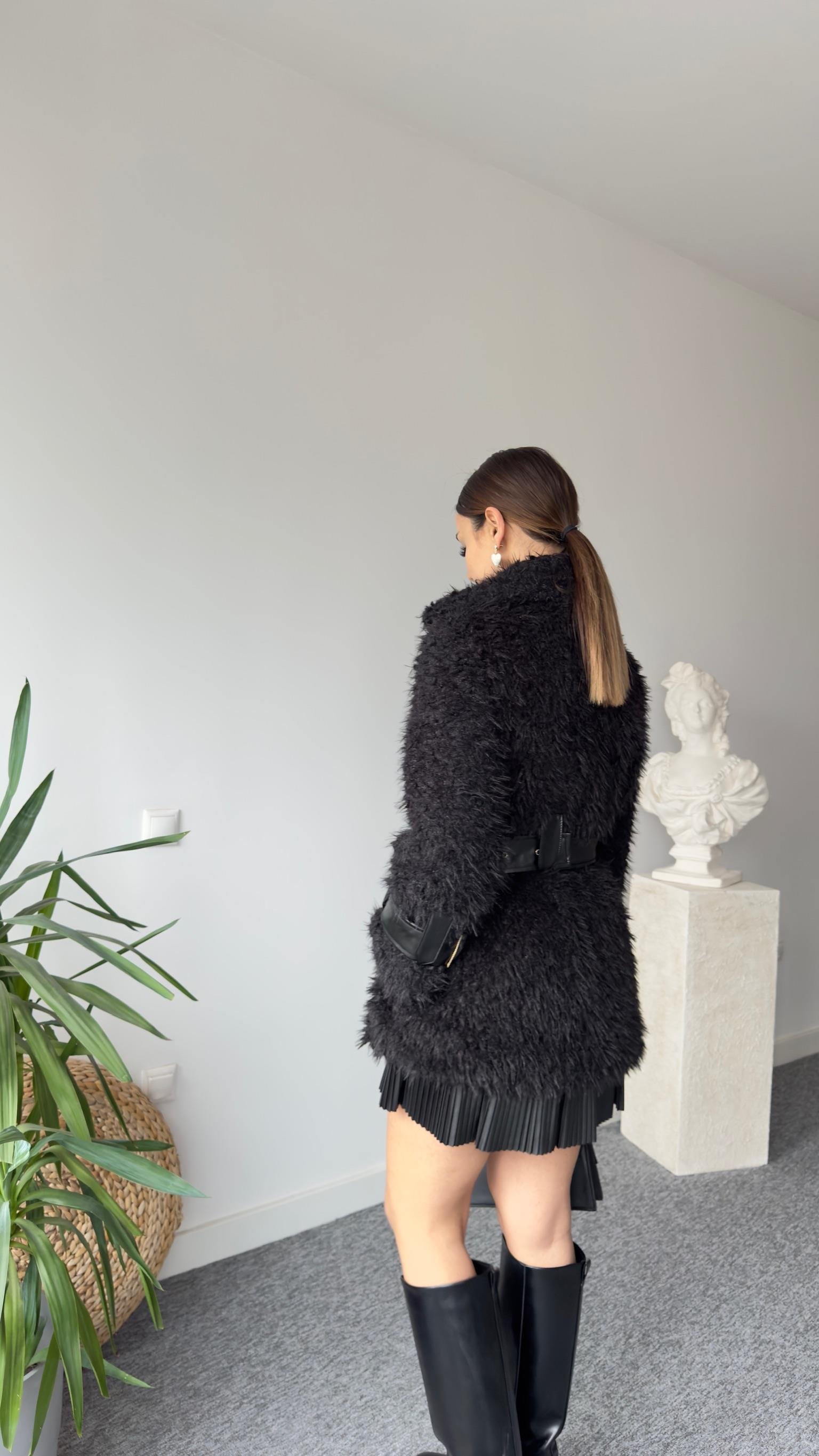 Premıum Deri Detaylı Siyah Peluş Mont (Ön Sipariş Ürünü)