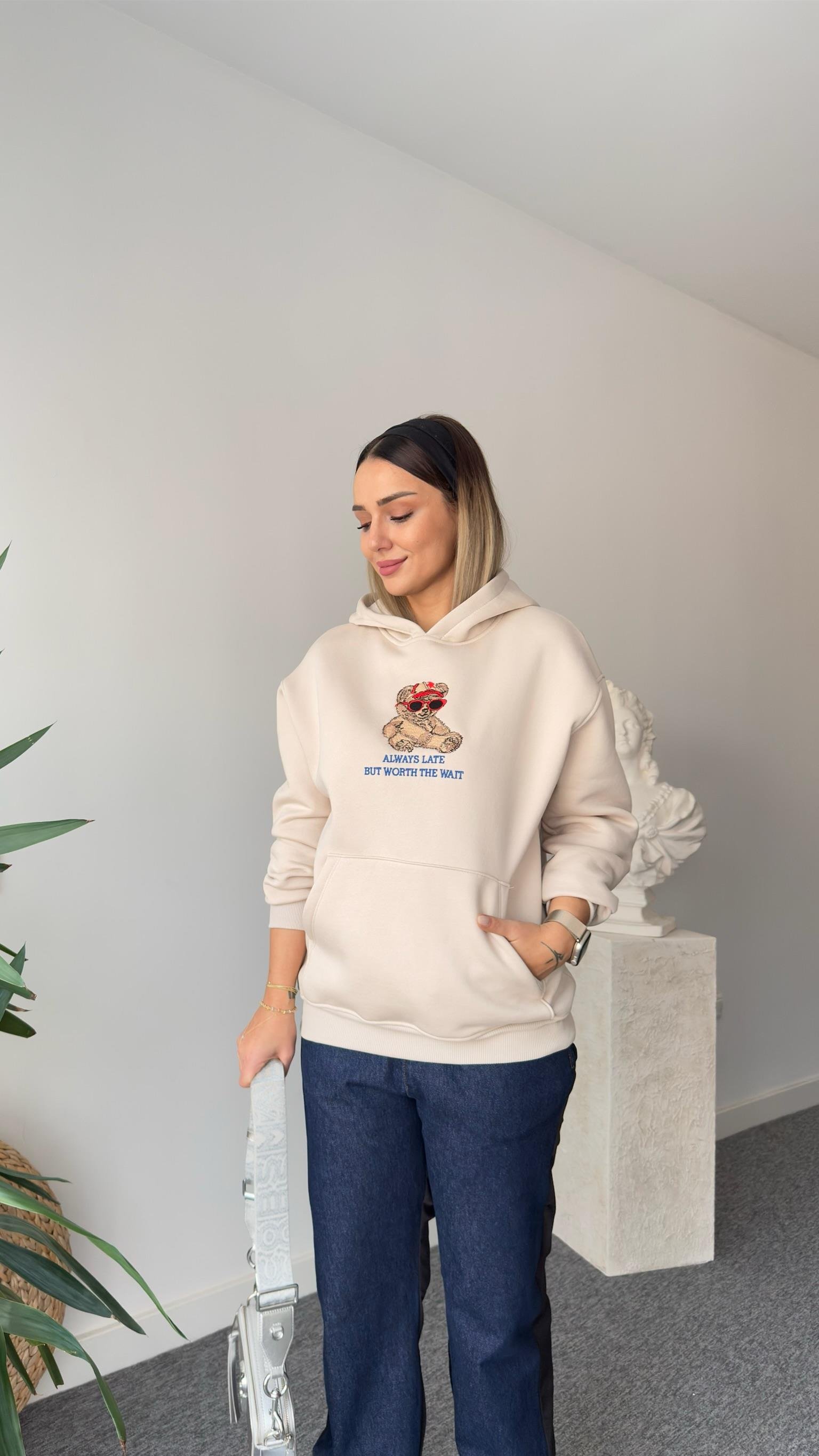 Bej Lisa Ayıcık İşlemeli Sweatshirt