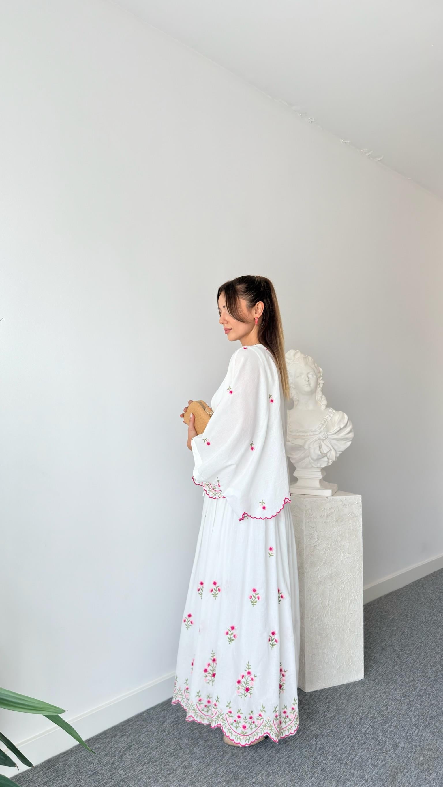 Çiçek Nakış İşlemeli Bluz Etek Takım