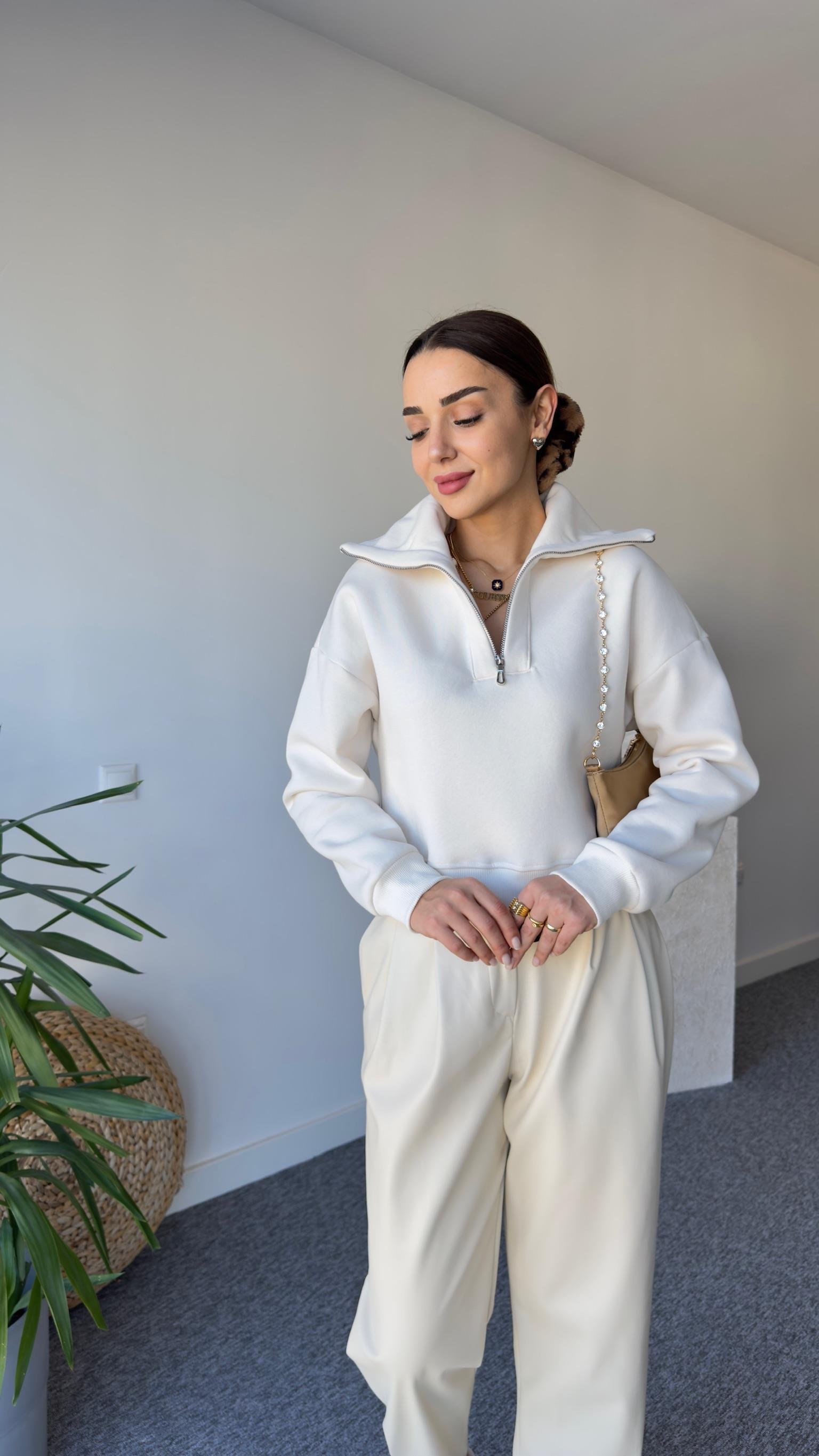 Dik Yaka Bej Fermuarlı Sweat