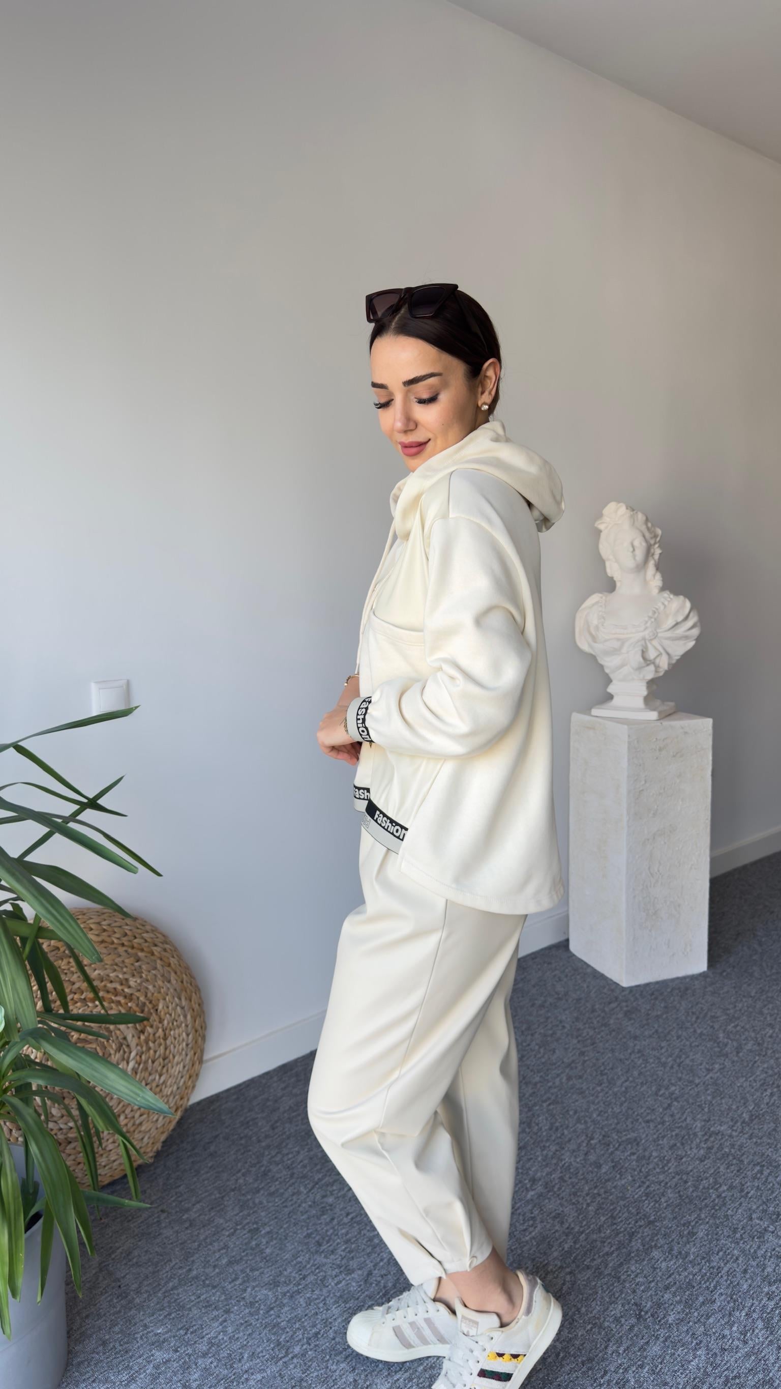 Yazı Ve Deri Detaylı Bej Sweat