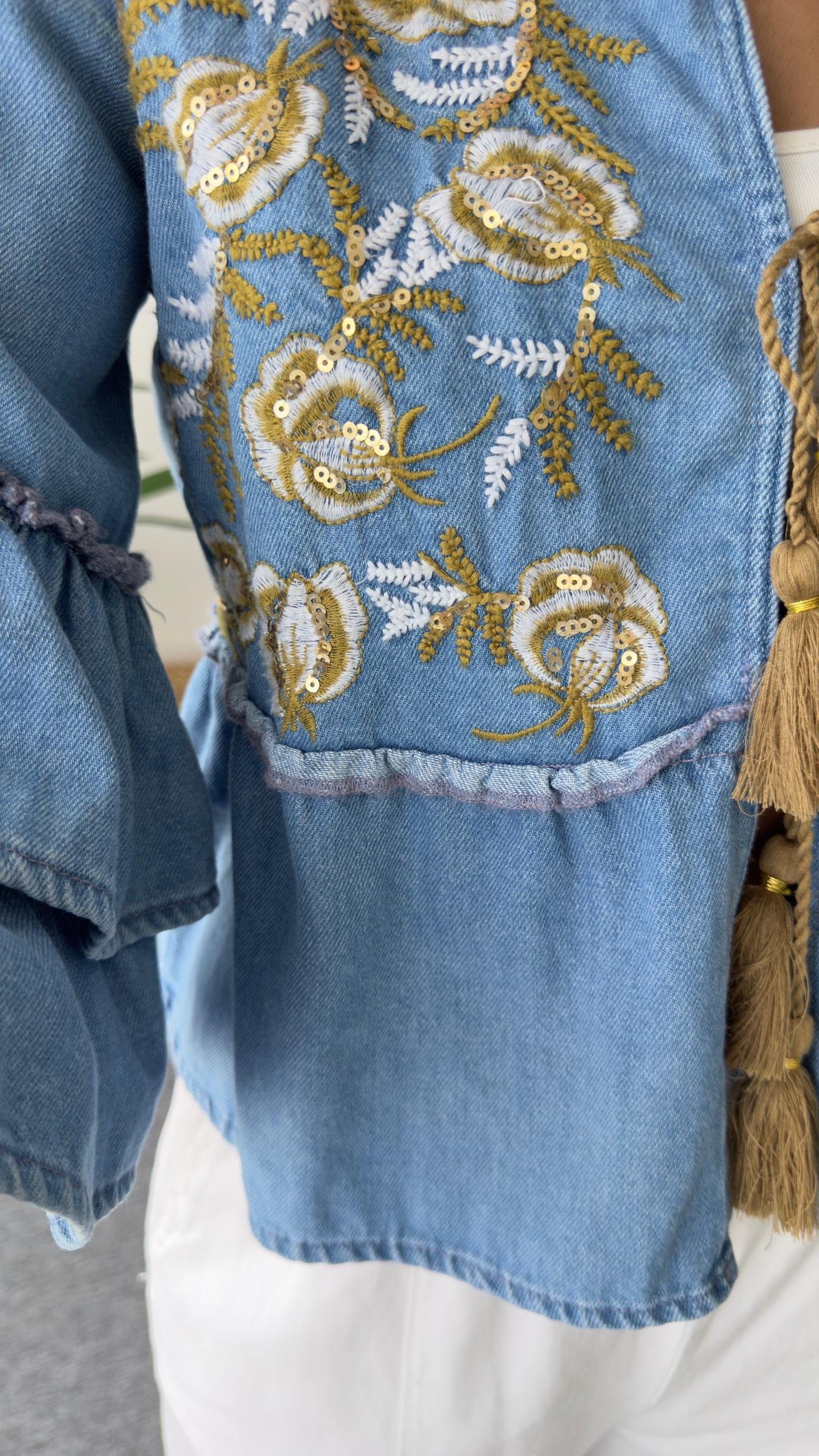 Mavi Önden Bağlamalı Ve Nakışlı Kolları Fırfır Detaylı Denim Bluz