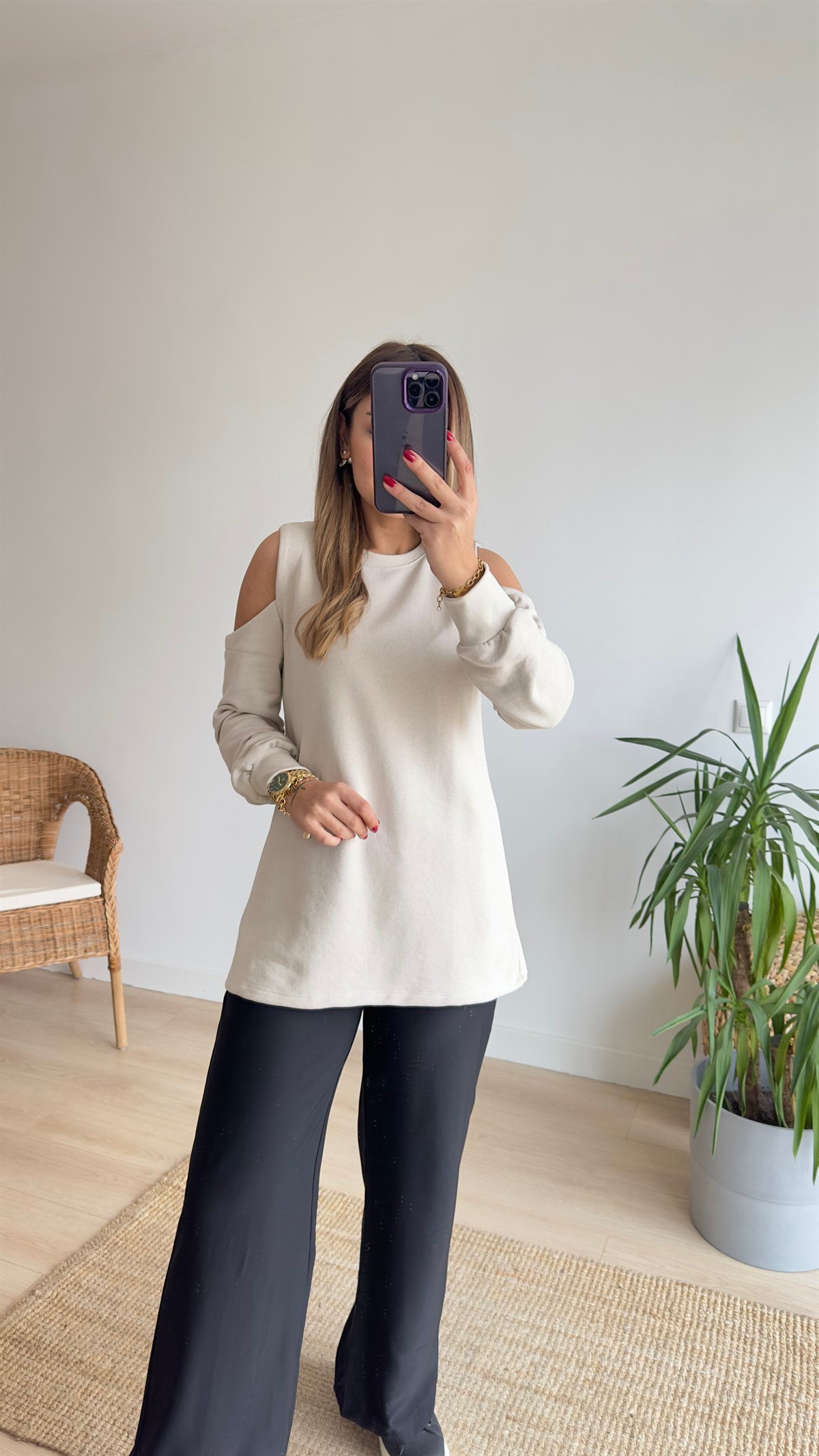 Omuzları Açık Bej Sweat