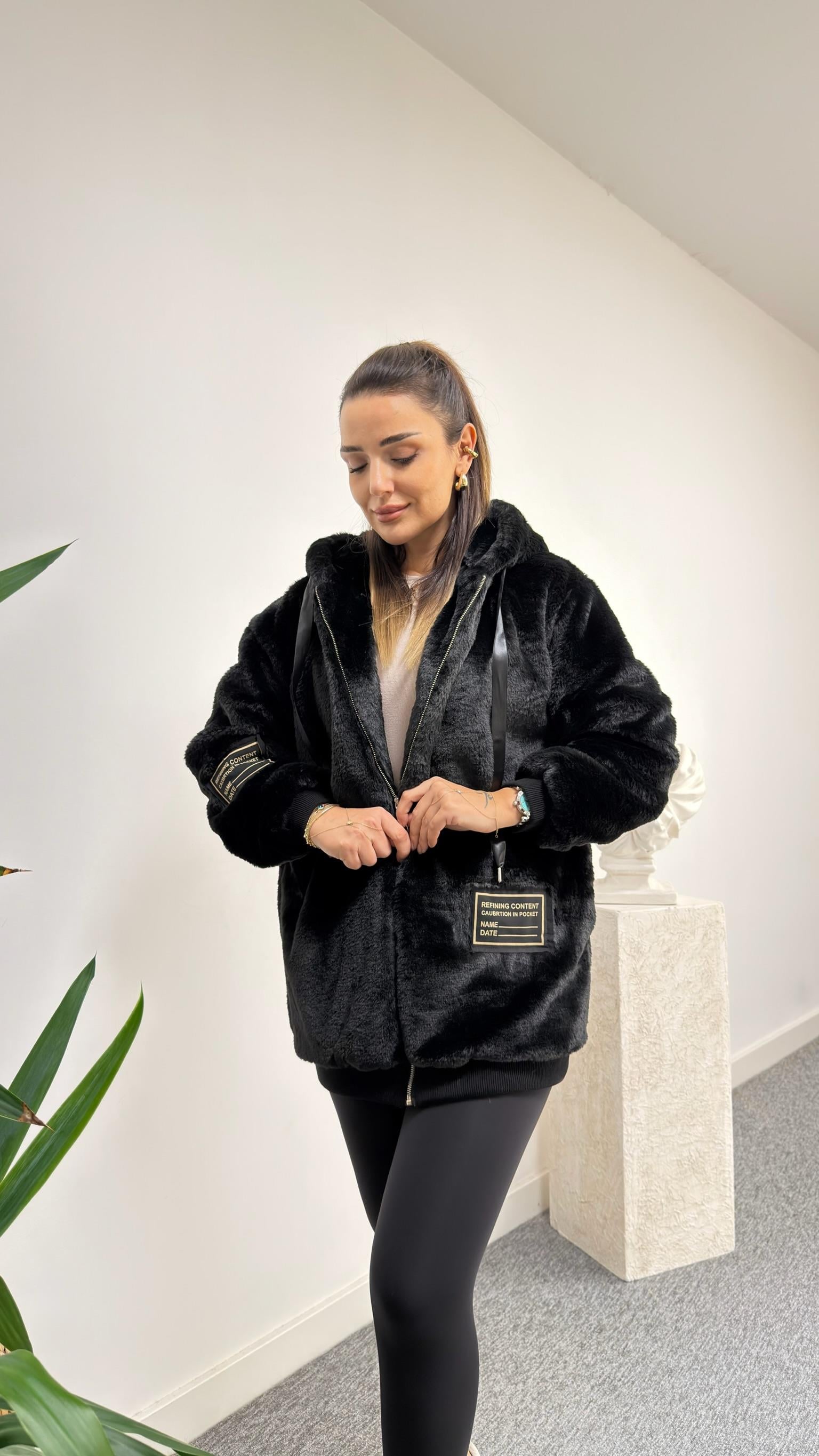 Naja Sırt Yazı Detaylı Kapüşonlu Peluş Mont