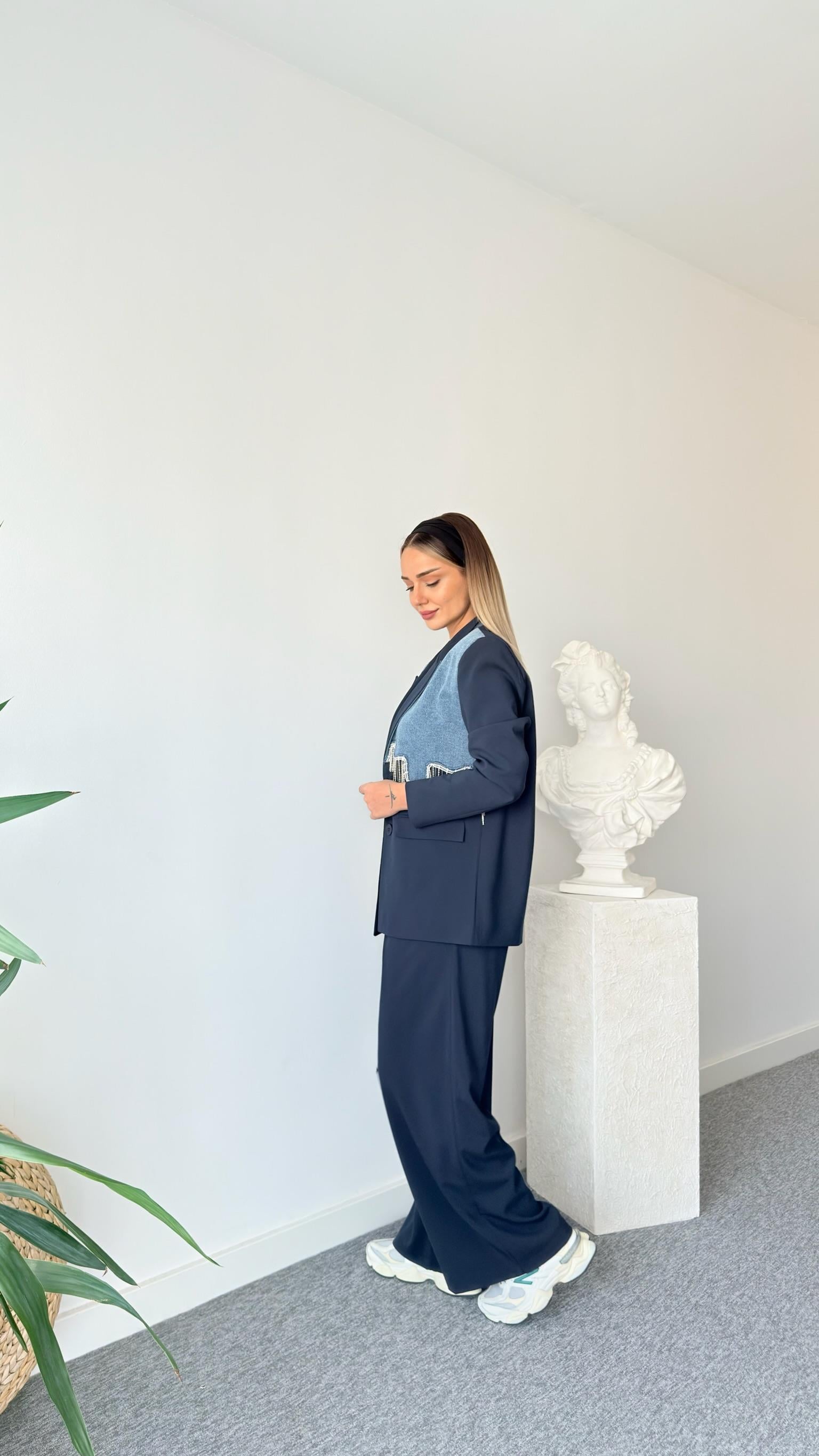 Nema Taş Detaylı Blazer Pantolon Takım