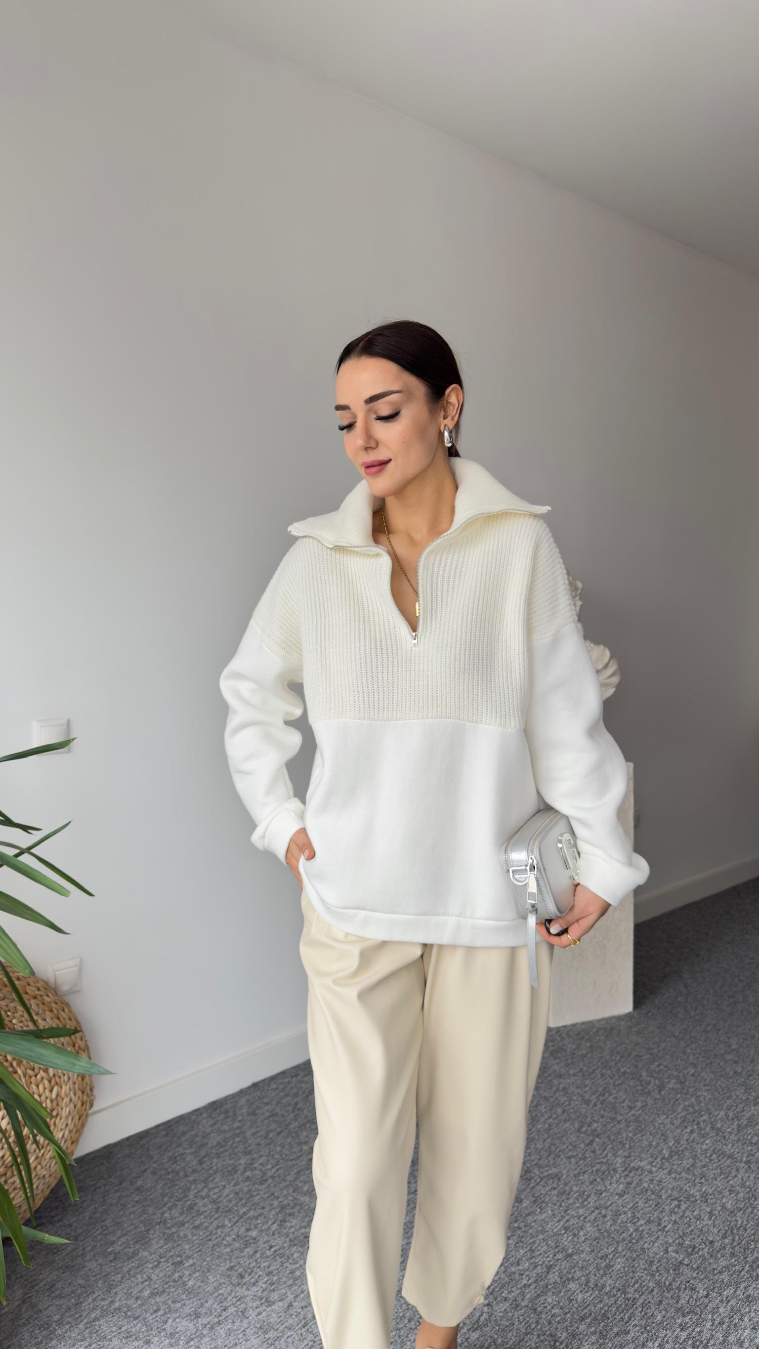 Üst Trikolu Fermuarlı Beyaz Sweatshirt