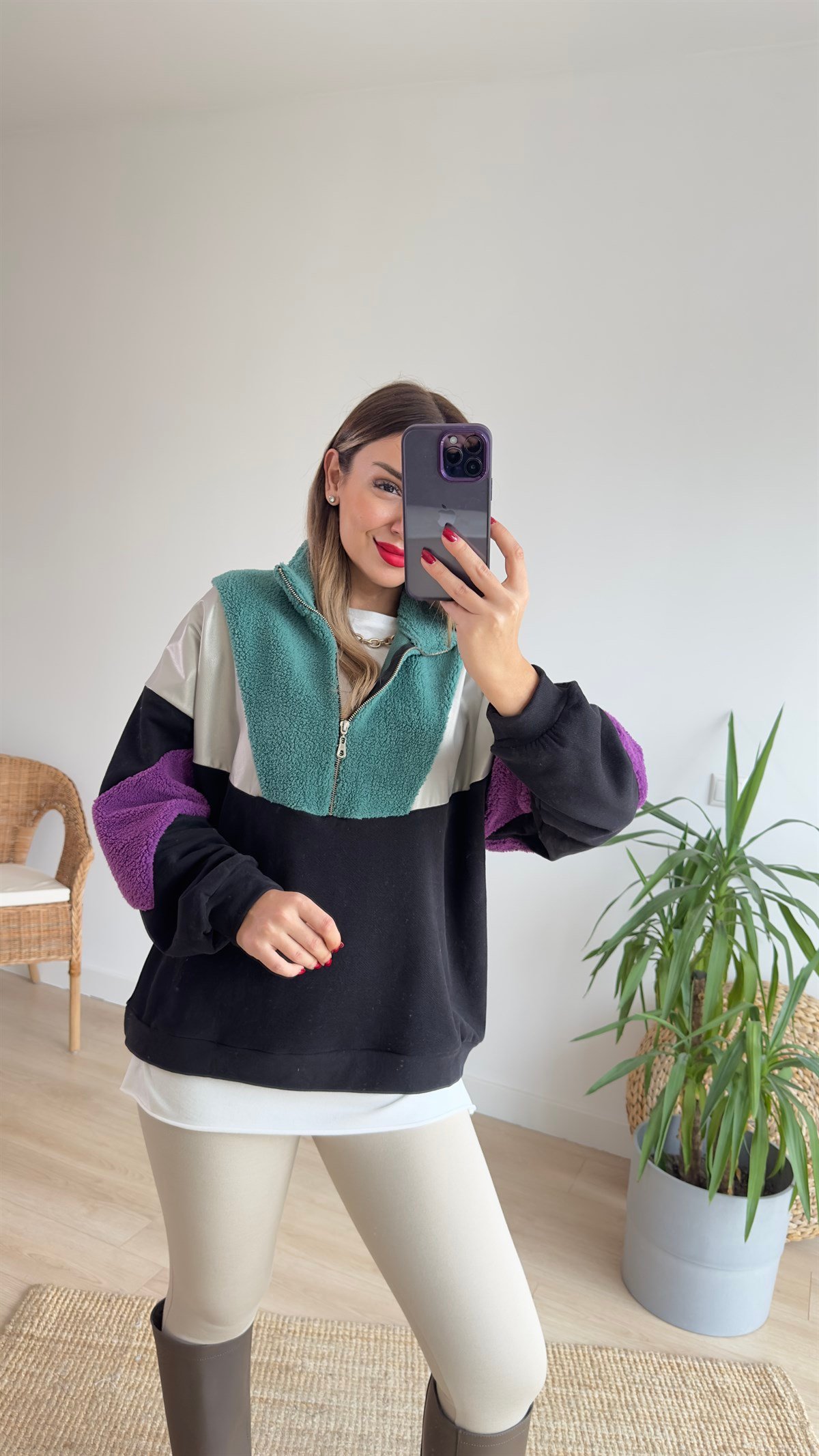 Deri Ve Peluş Detaylı Siyah Sweat