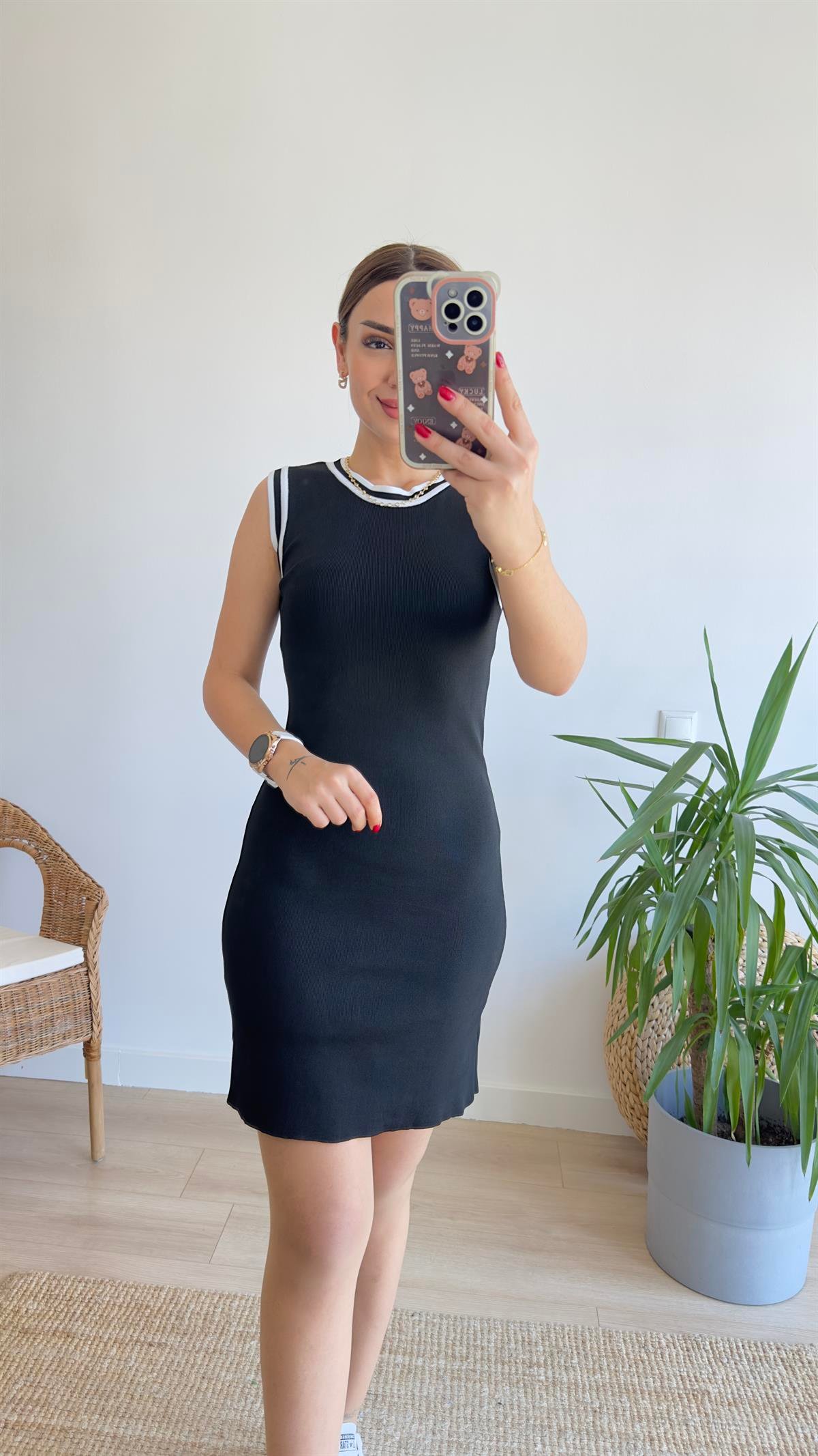 Beyaz Şerit Detaylı Triko Elbise