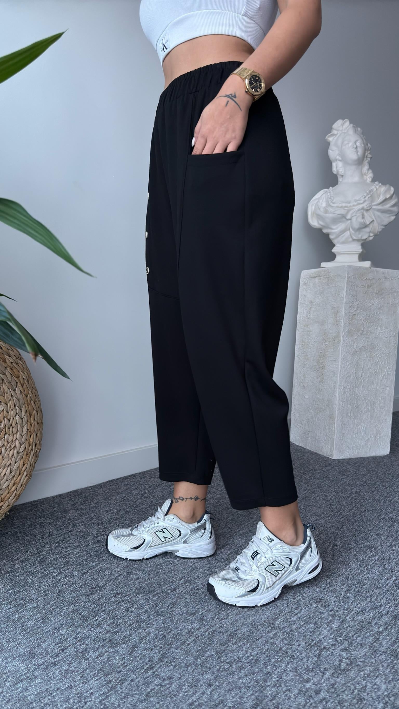 Jimen Düğme Detaylı Siyah Eşofman Altı