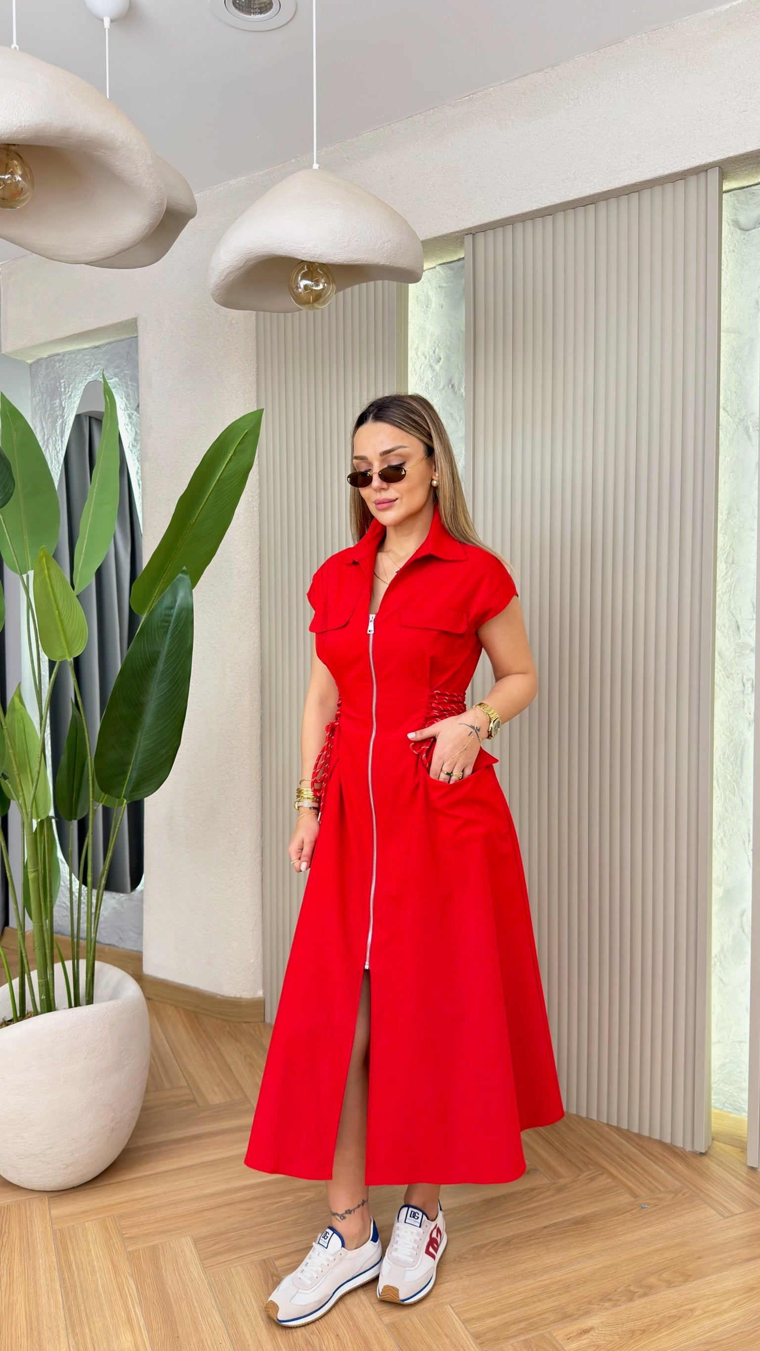 Kırmızı Yan Bağcık Detaylı Marka Model Elbise 