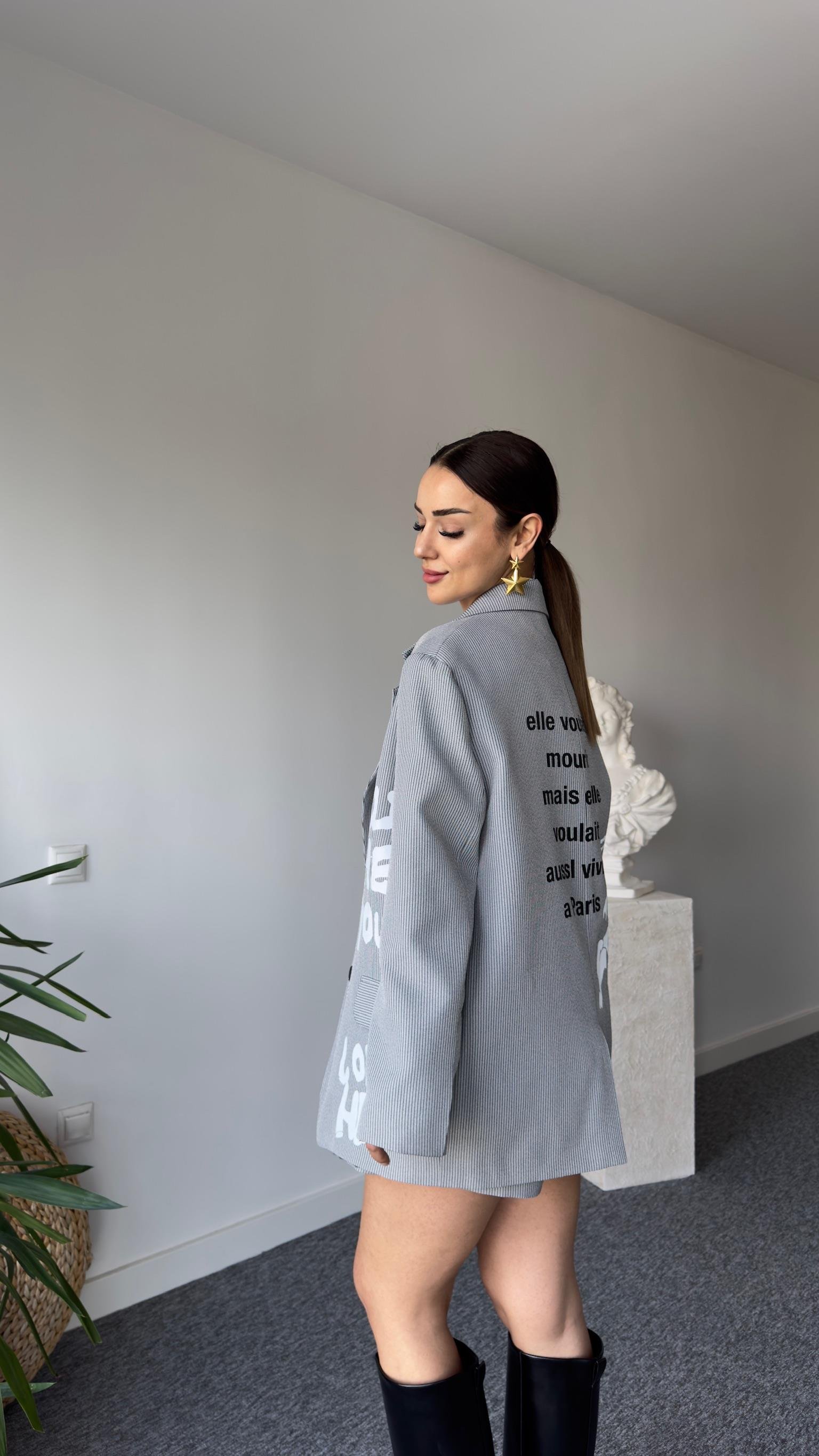 Graf Yazı Ve Baskı Detay Tasarım Çizgili Blazer 