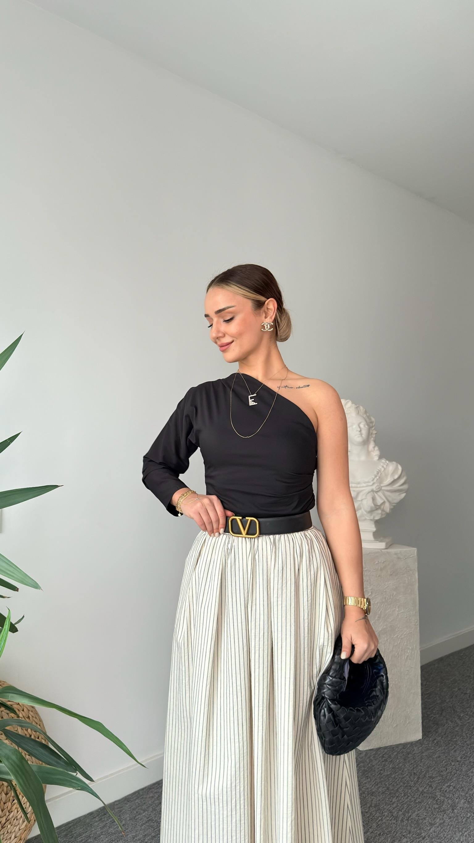 Siyah Tek Omuz Asimetrik Poplin Bluz