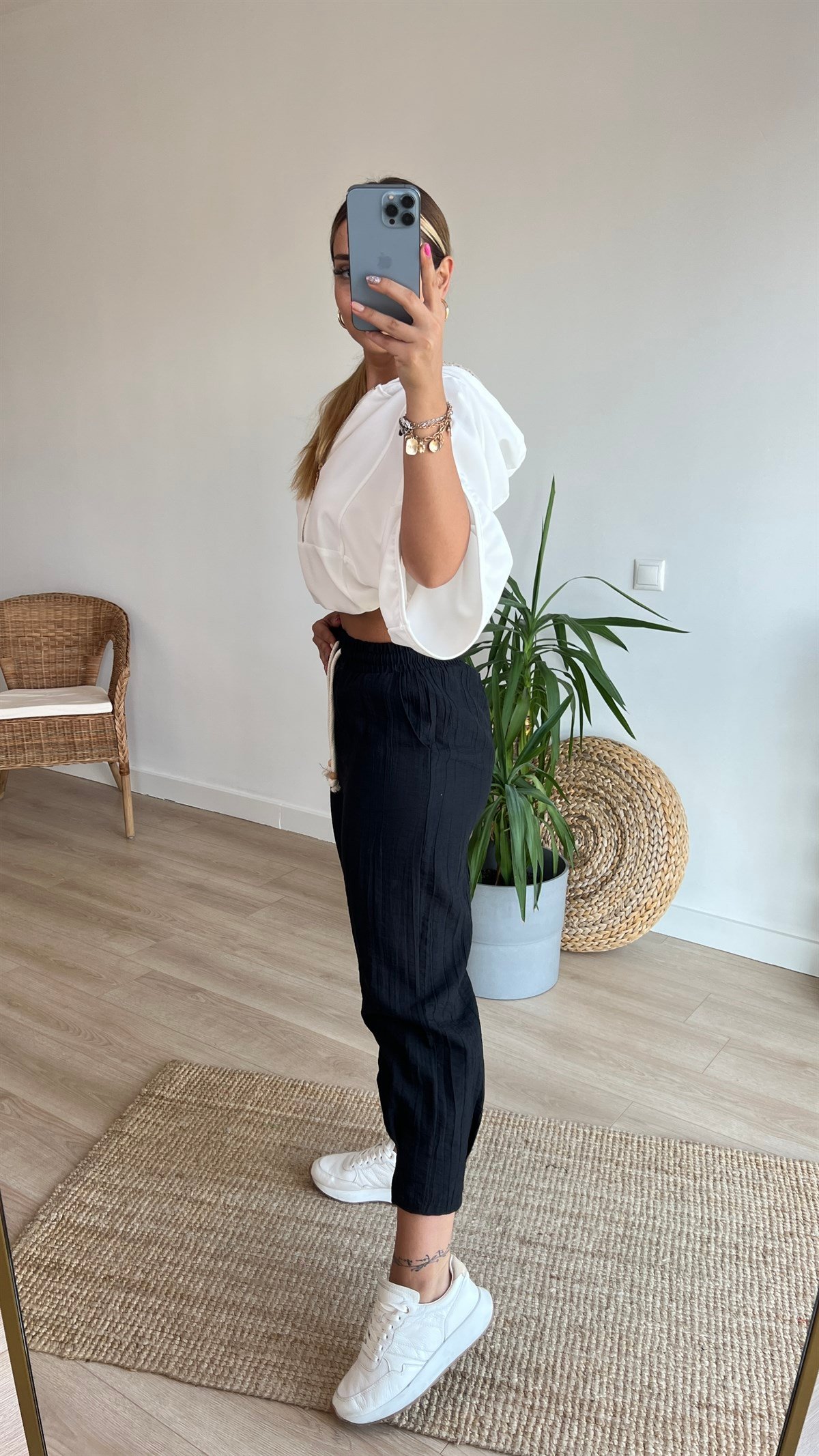 Beli Lastikli Paça Pile Detaylı Pantolon