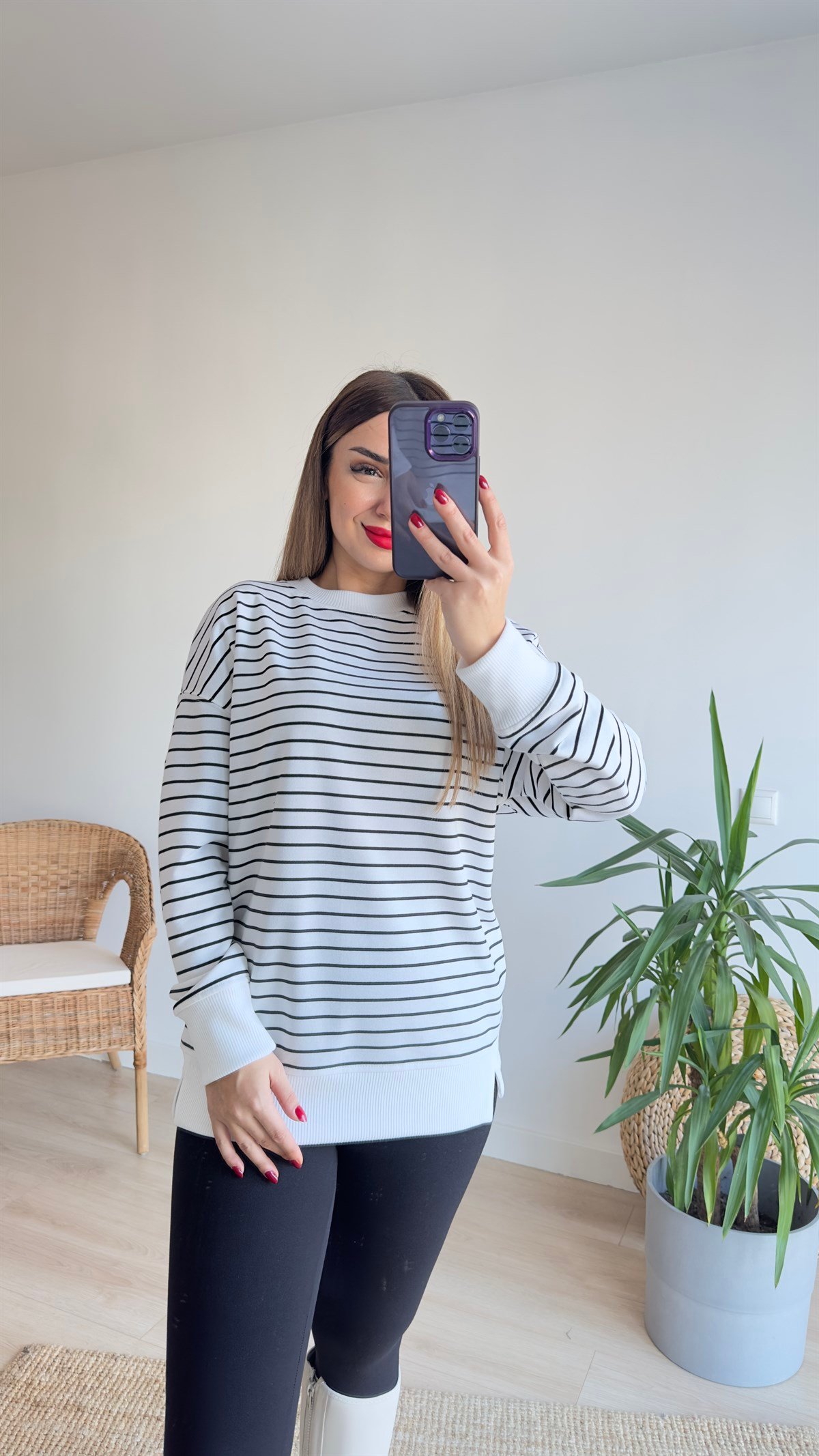 Çizgili Beyaz Basic Sweatshirt