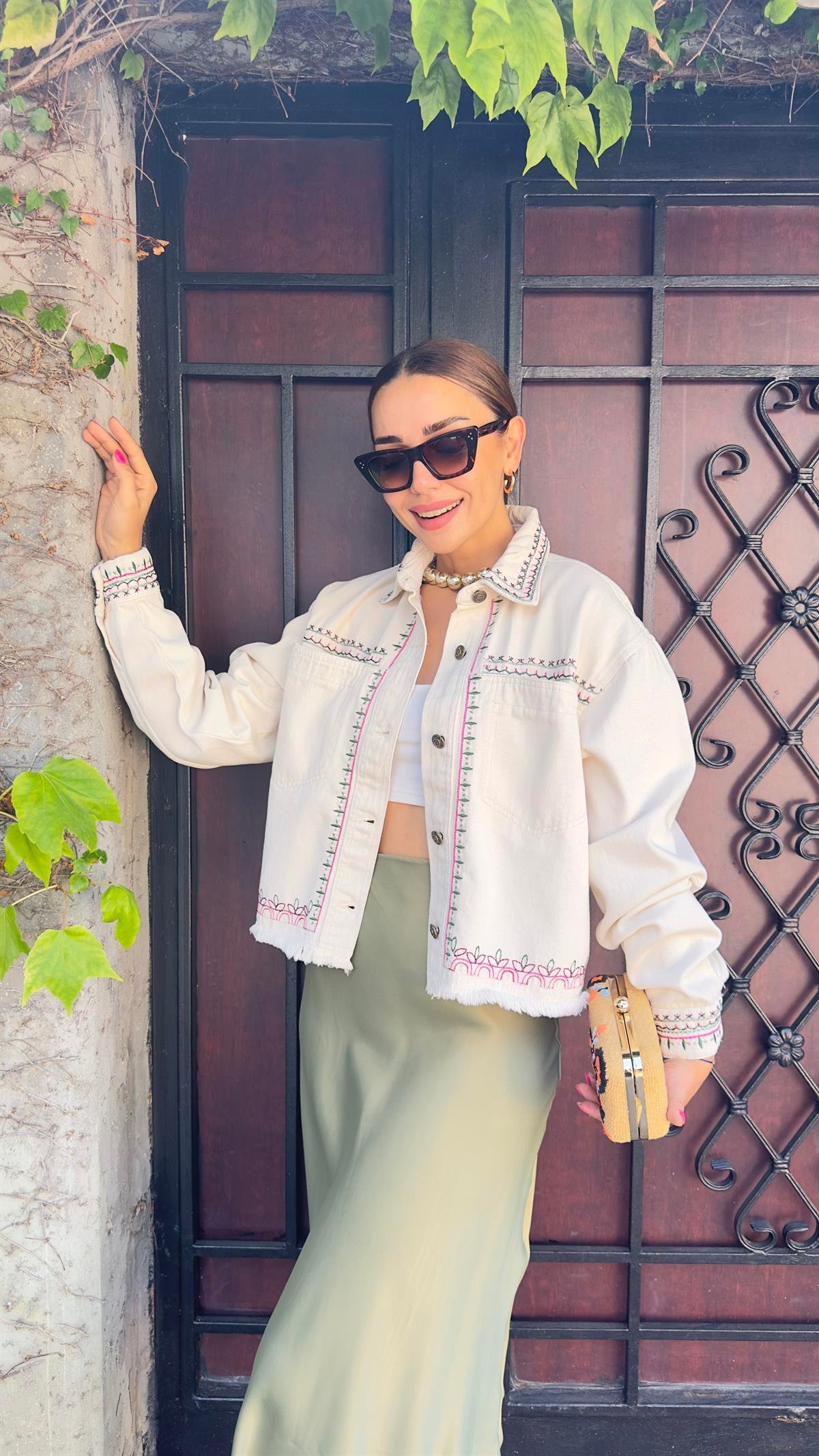 Karli Zra Model Nakışlı Bej Ceket
