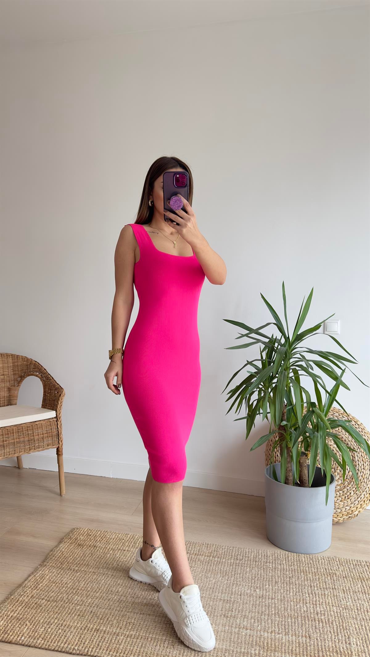 Kare Yaka Pembe Triko Elbise 