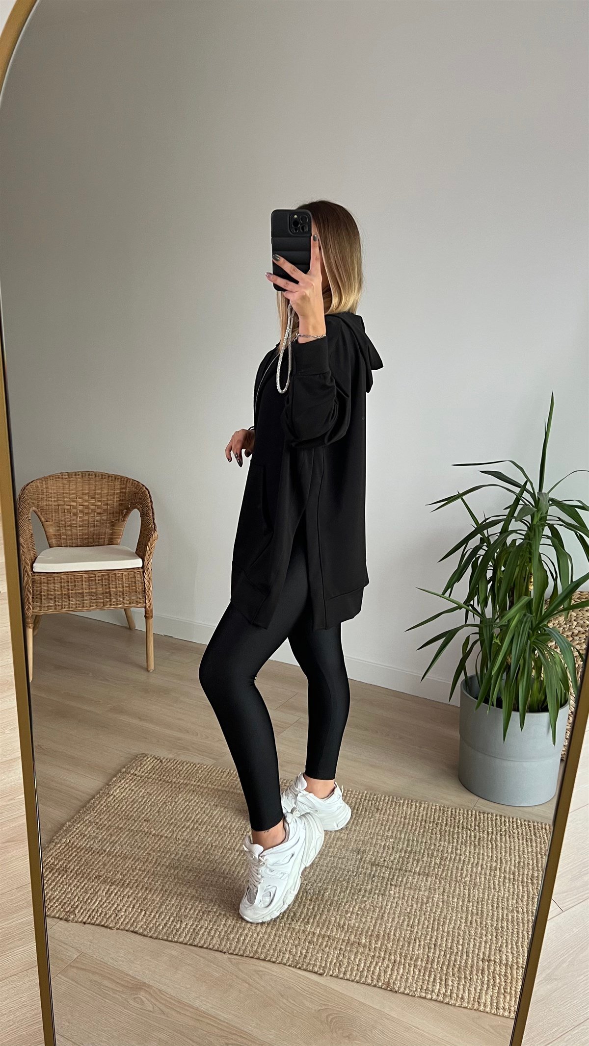 Yanları Yırtmaçlı Oversize Siyah Sweat