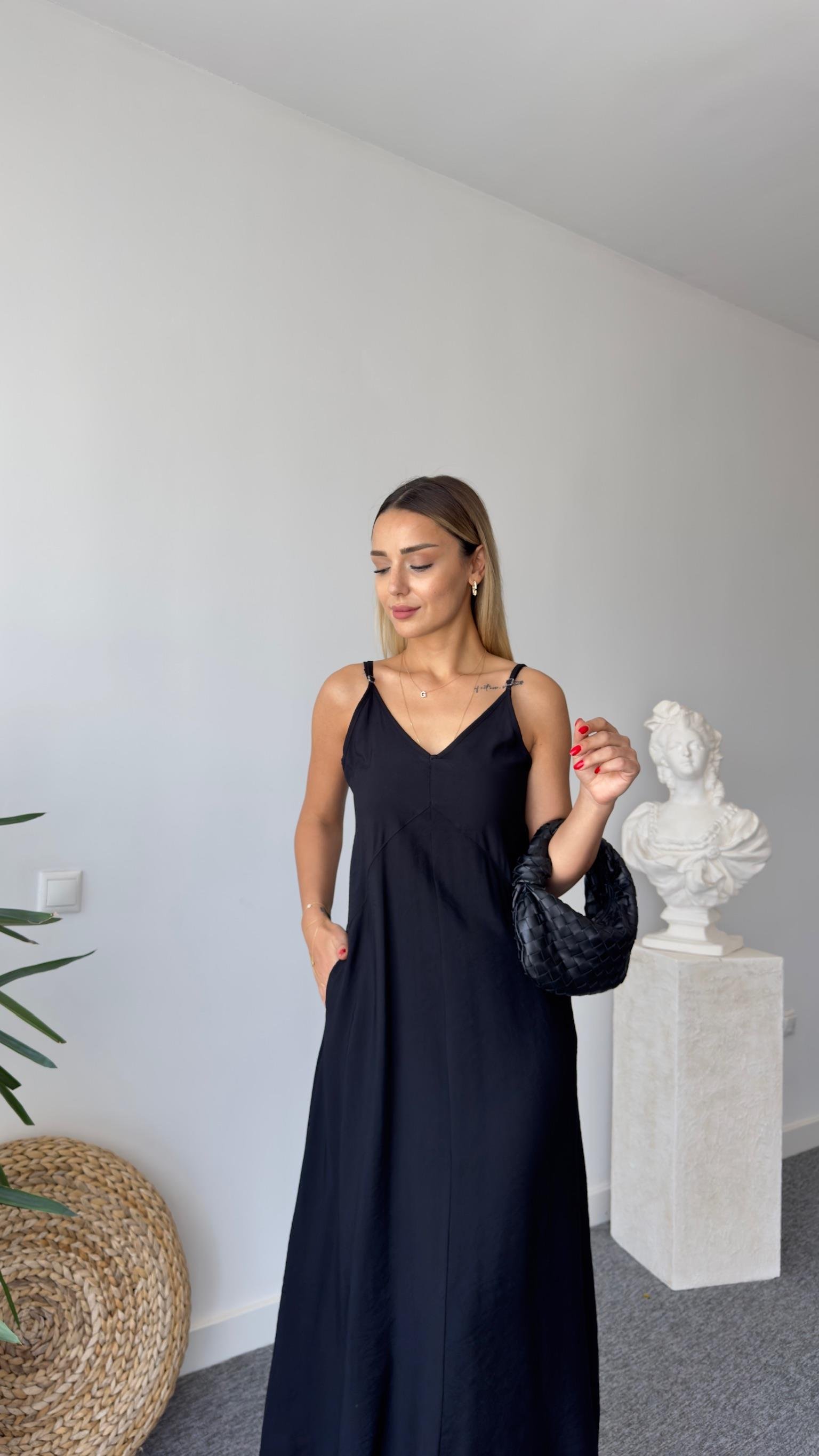 Yeri Askılı Siyah Elbise 