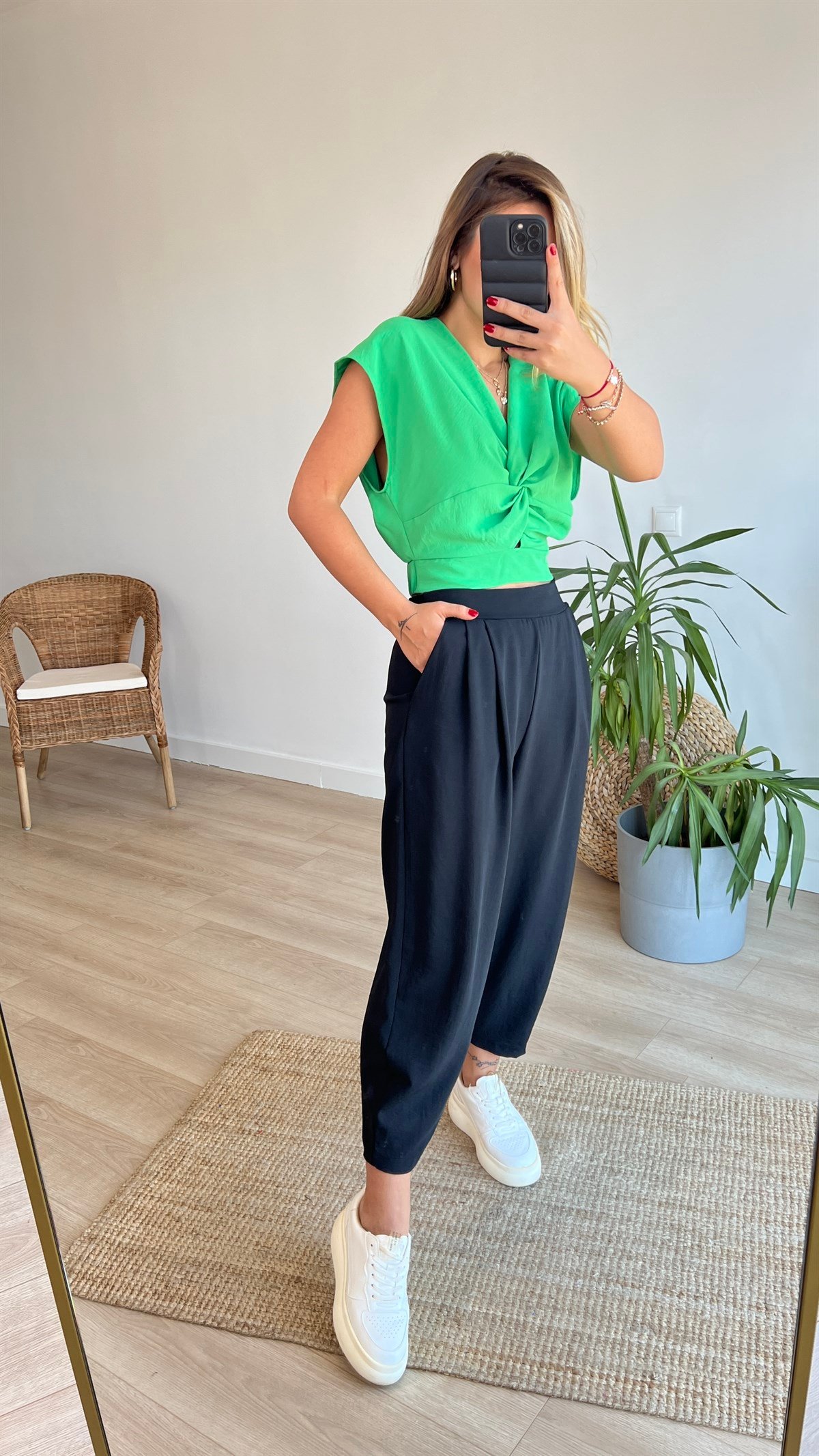 Düğüm Detaylı Yeşil Bluz 