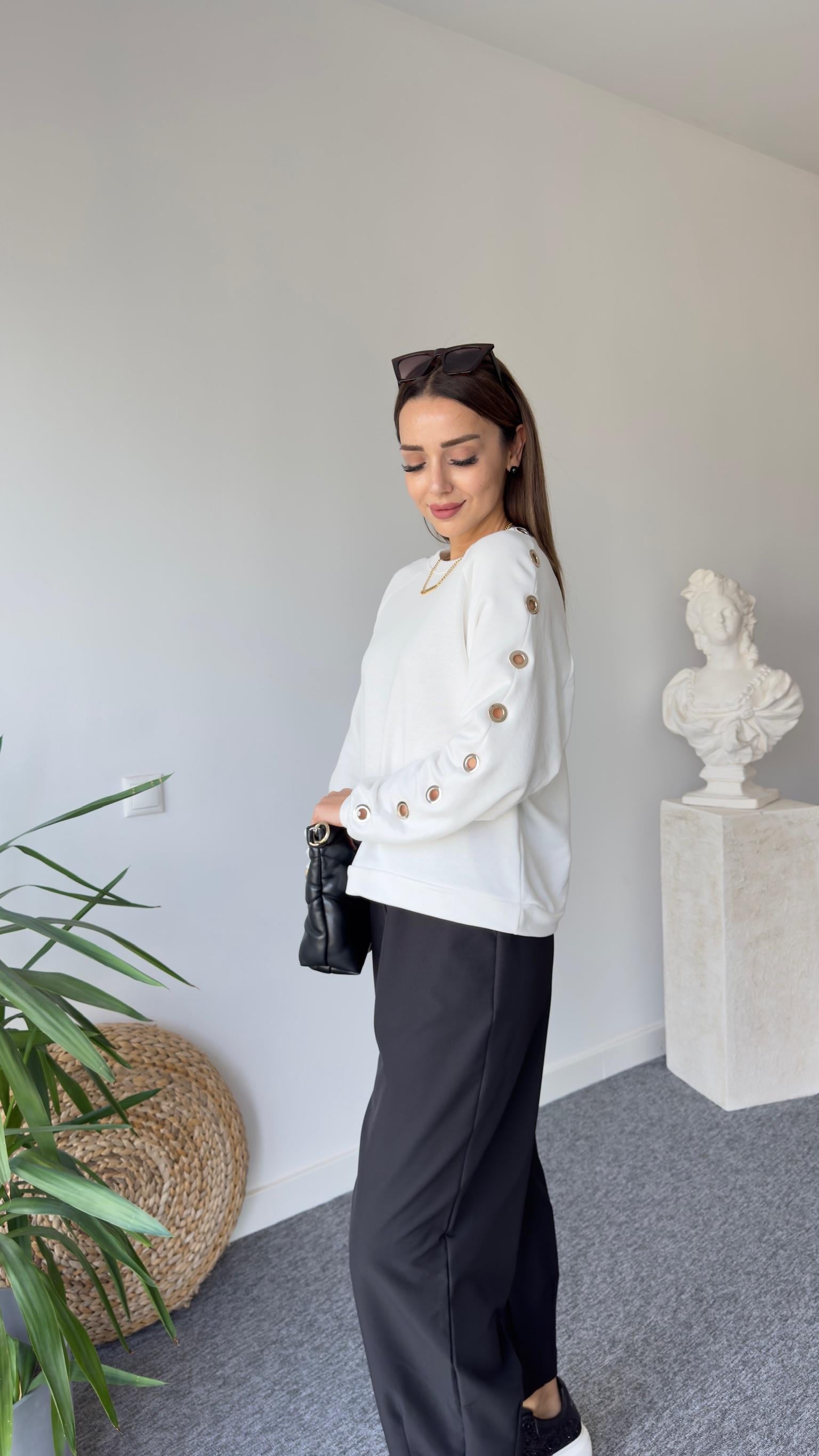 Orj Model Kollar Kuş Gözü Detay Beyaz Sweat 