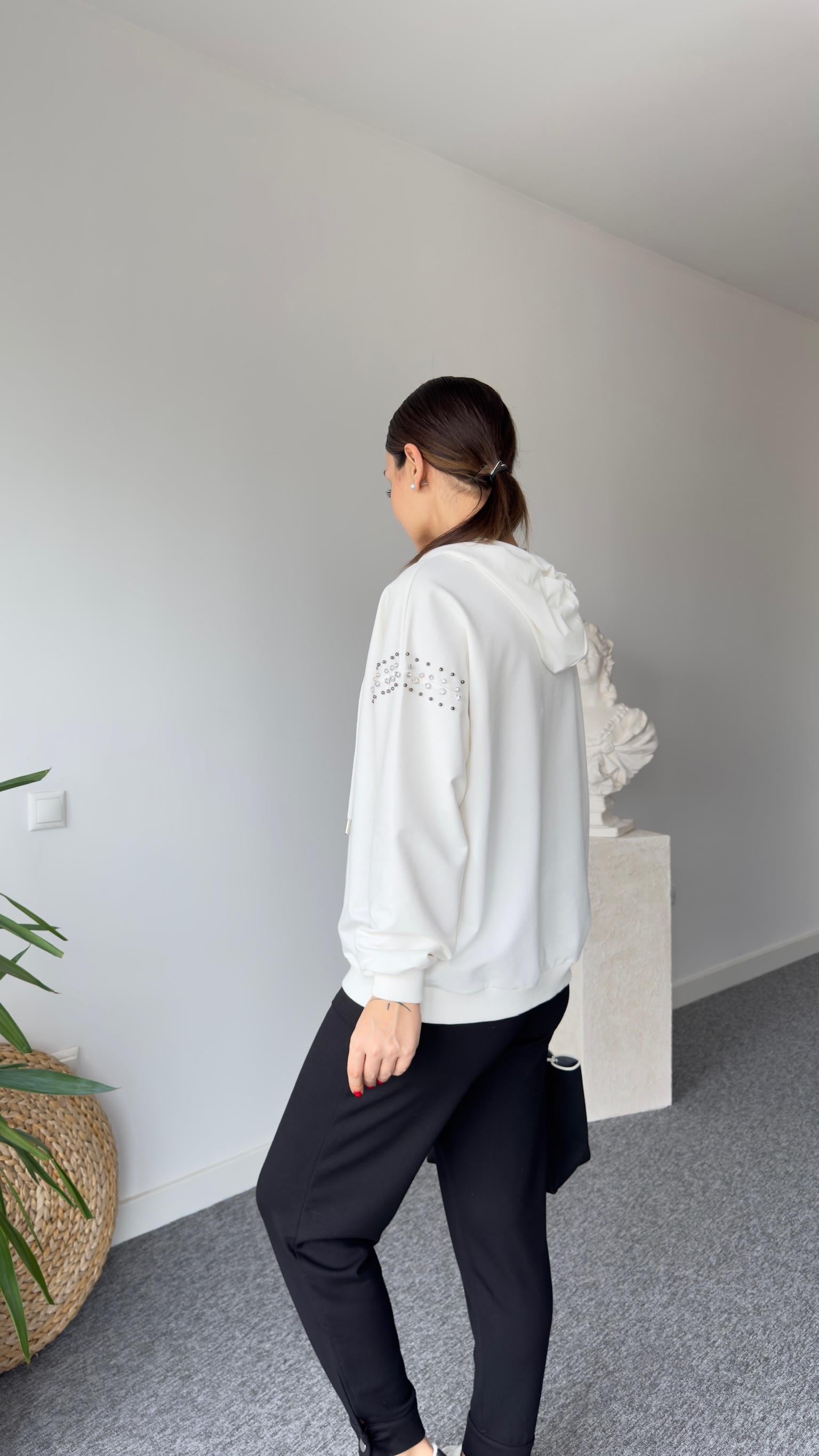 Omuzları Taşlı Kapüşonlu Beyaz Sweatshirt