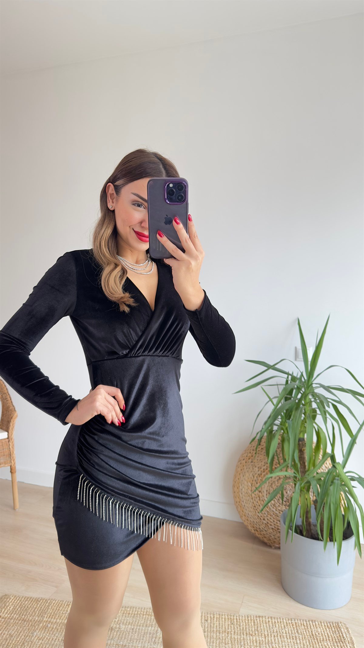 Taş Detaylı Siyah Kadife Elbise 