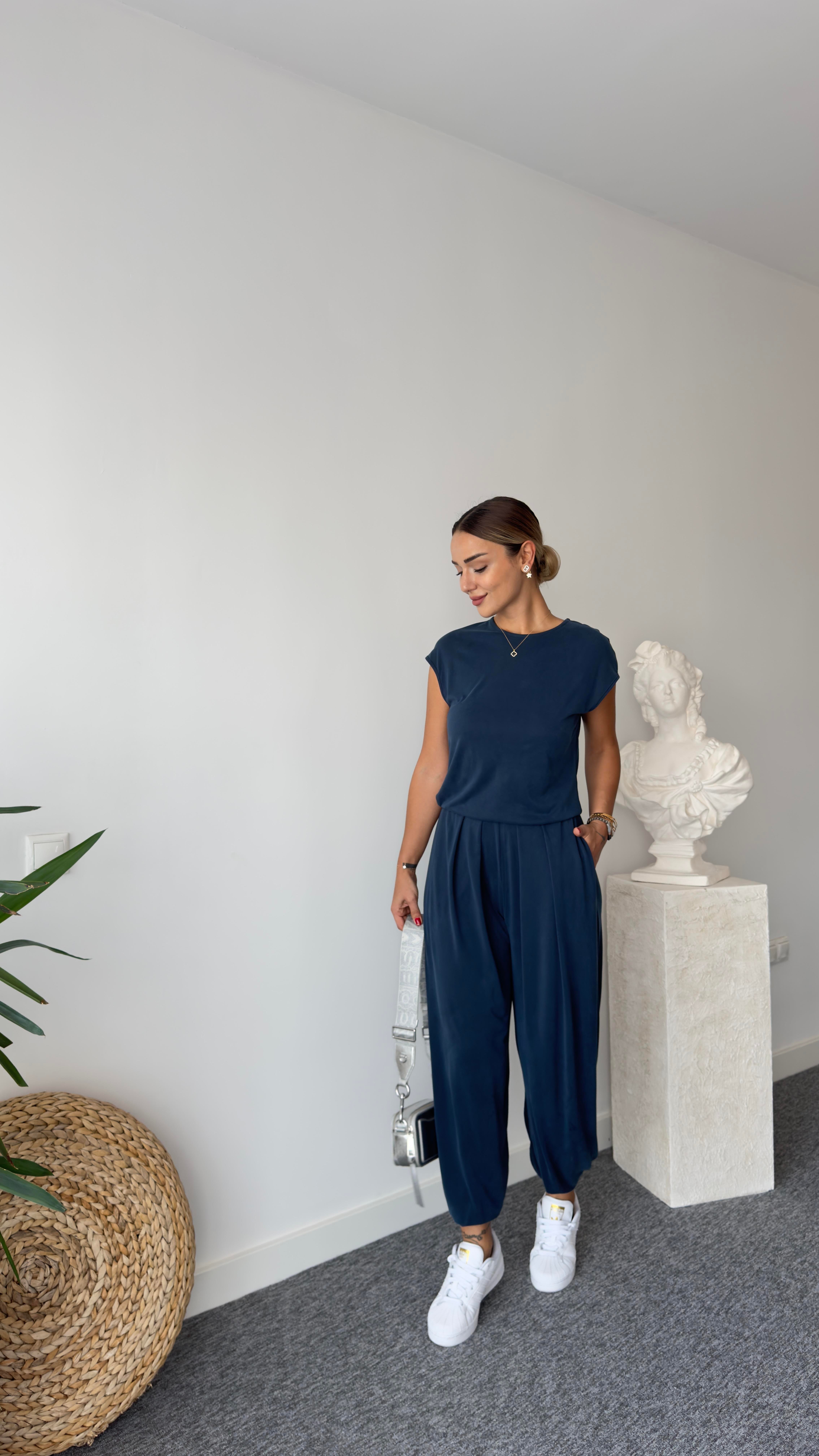Sırt Pencere Detay Lacivert Modal Tulum